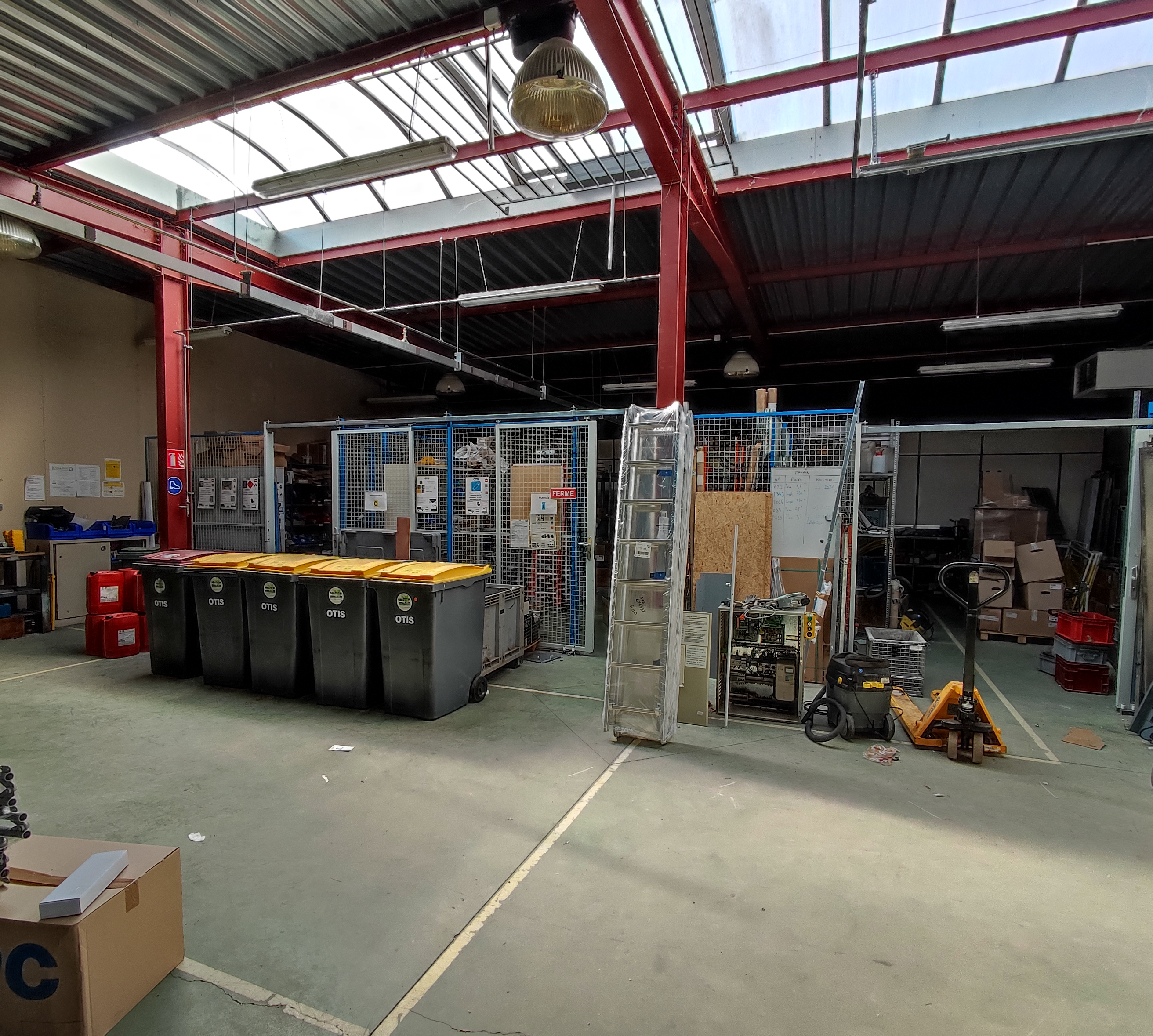 Agrandir la photo Entrepôt à louer - 300.0 m2 - 77 - Seine-et-Marne