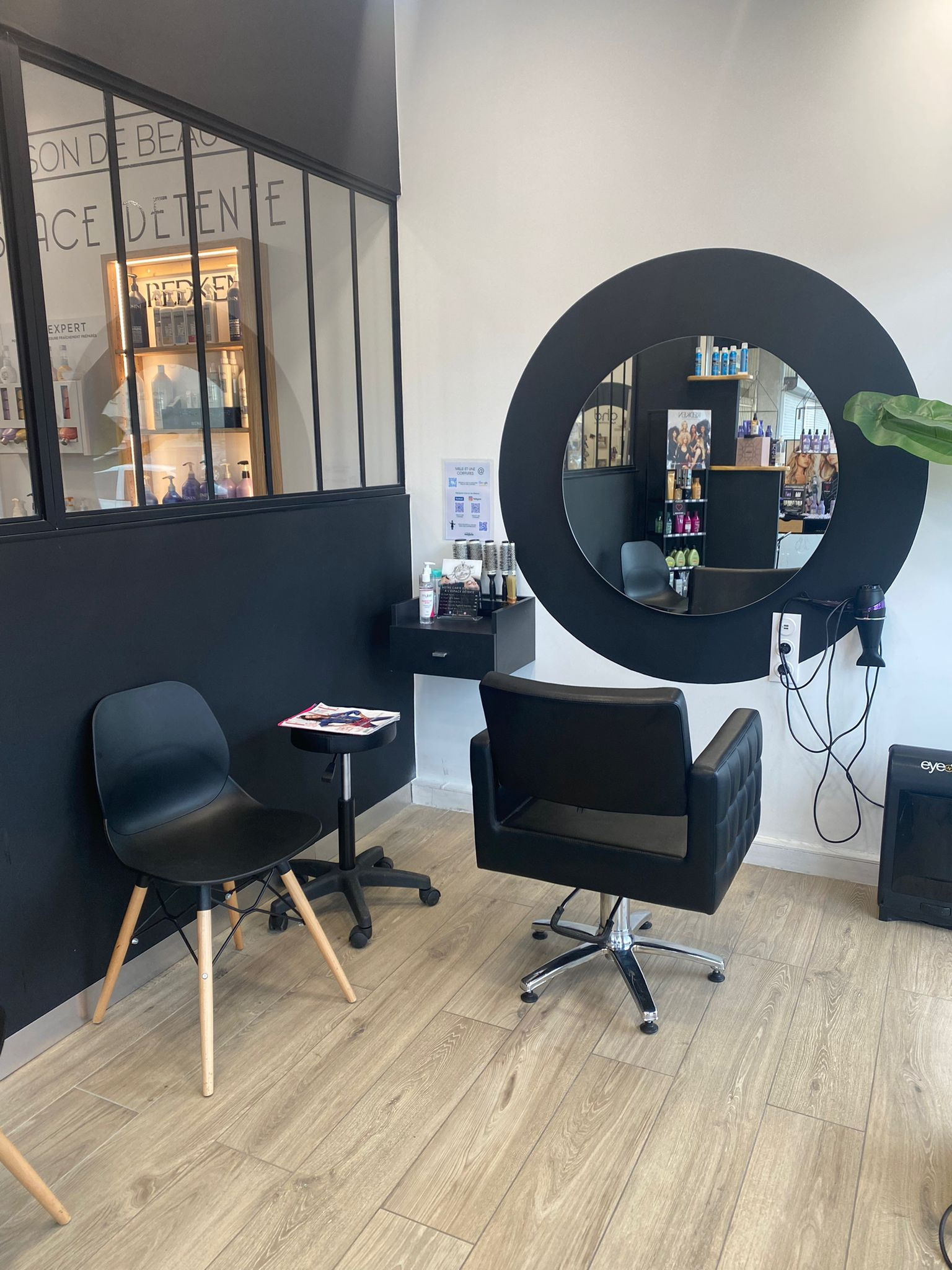Agrandir la photo Salon de coiffure à vendre - 56.0 m2 - 77 - Seine-et-Marne