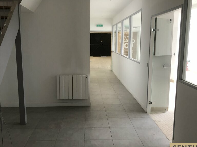 Agrandir la photo Local d'activité à louer - 300.0 m2 - 94 - Val-de-Marne