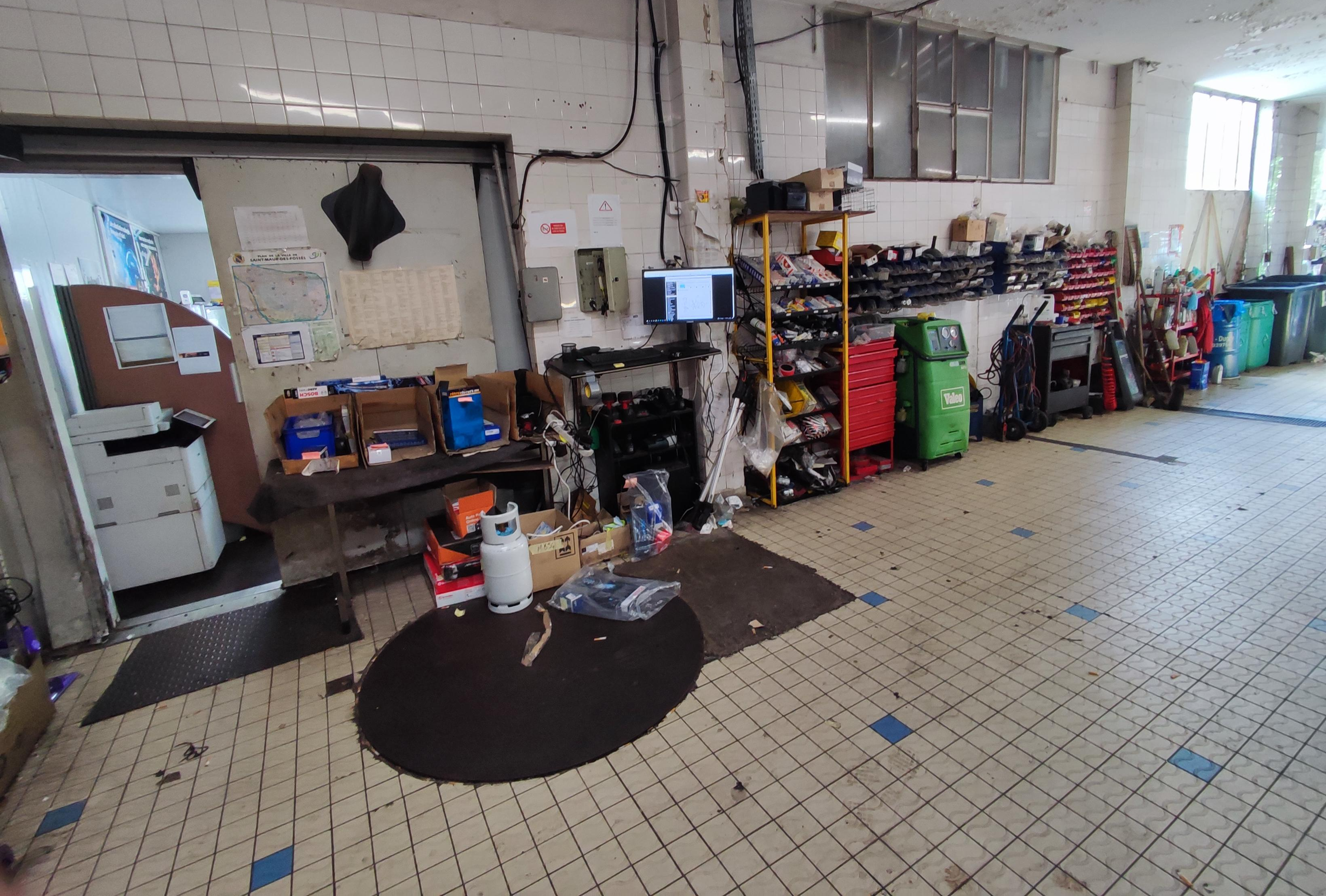Agrandir la photo Station de service à vendre - 653.0 m2 - 94 - Val-de-Marne