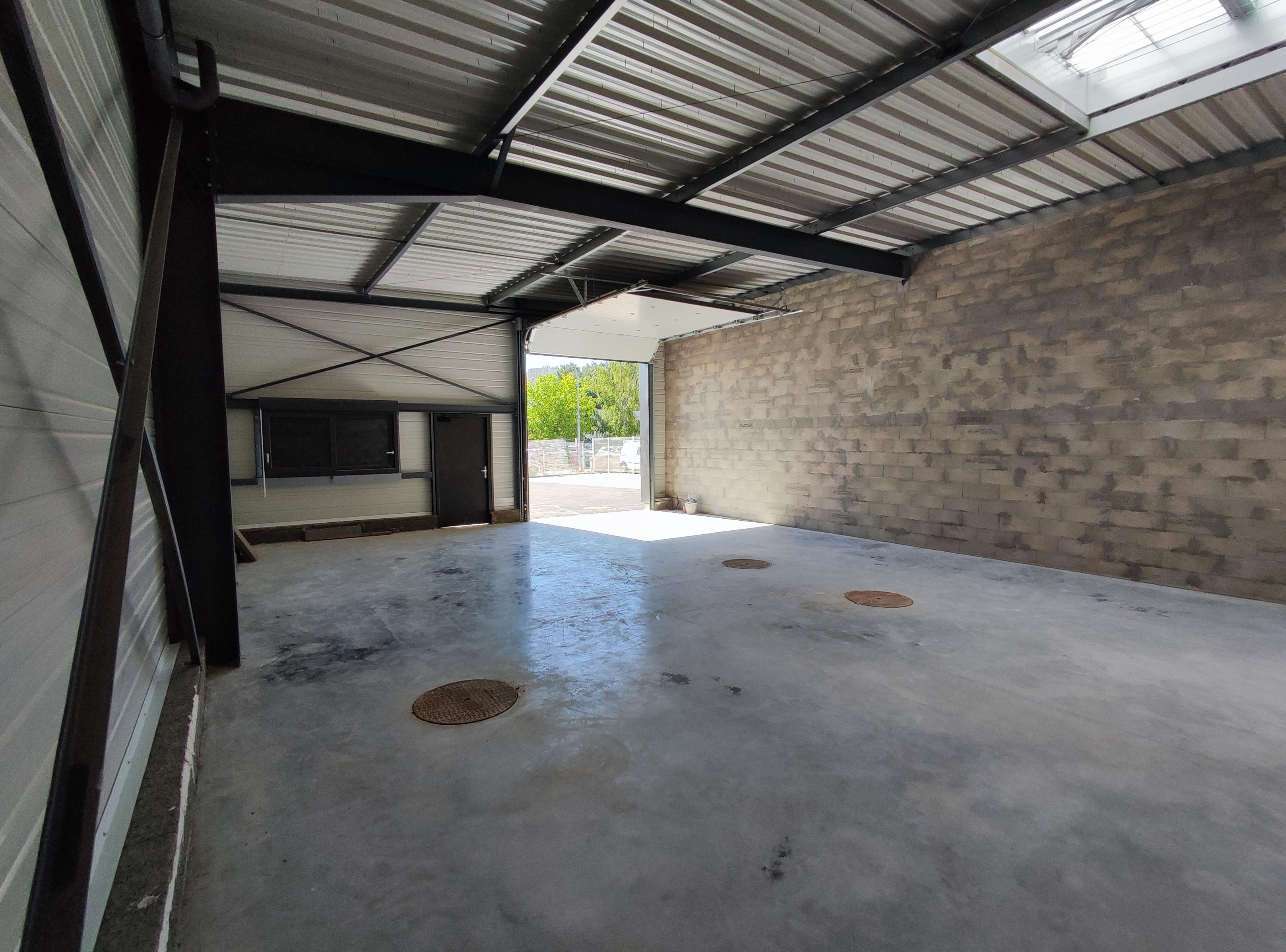 Agrandir la photo Entrepôt à louer - 349.0 m2 - 77 - Seine-et-Marne