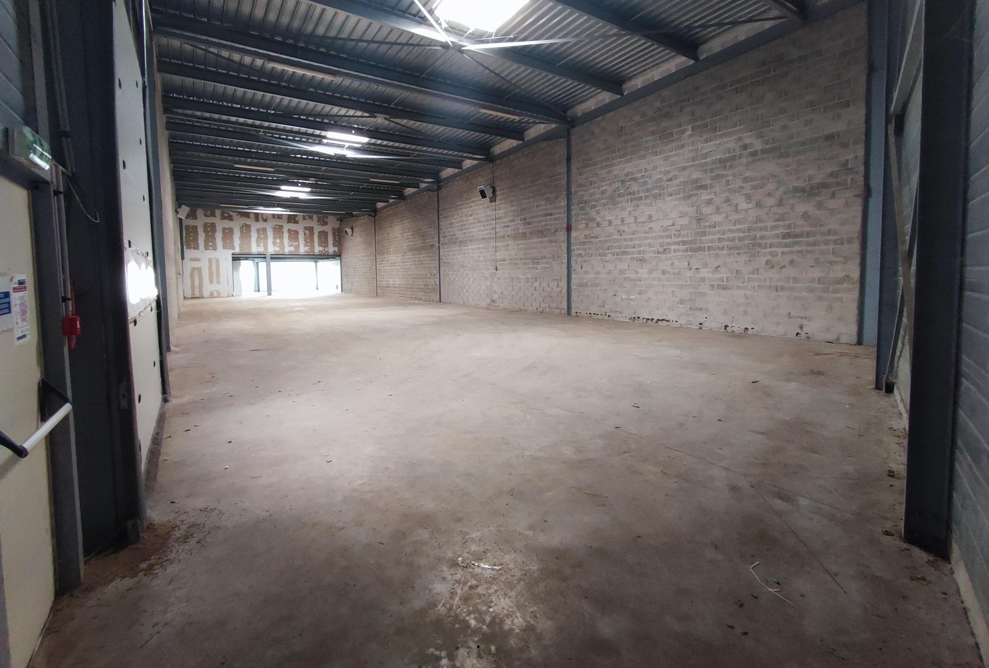 Agrandir la photo Local d'activité à louer - 690.0 m2 - 91 - Essonne