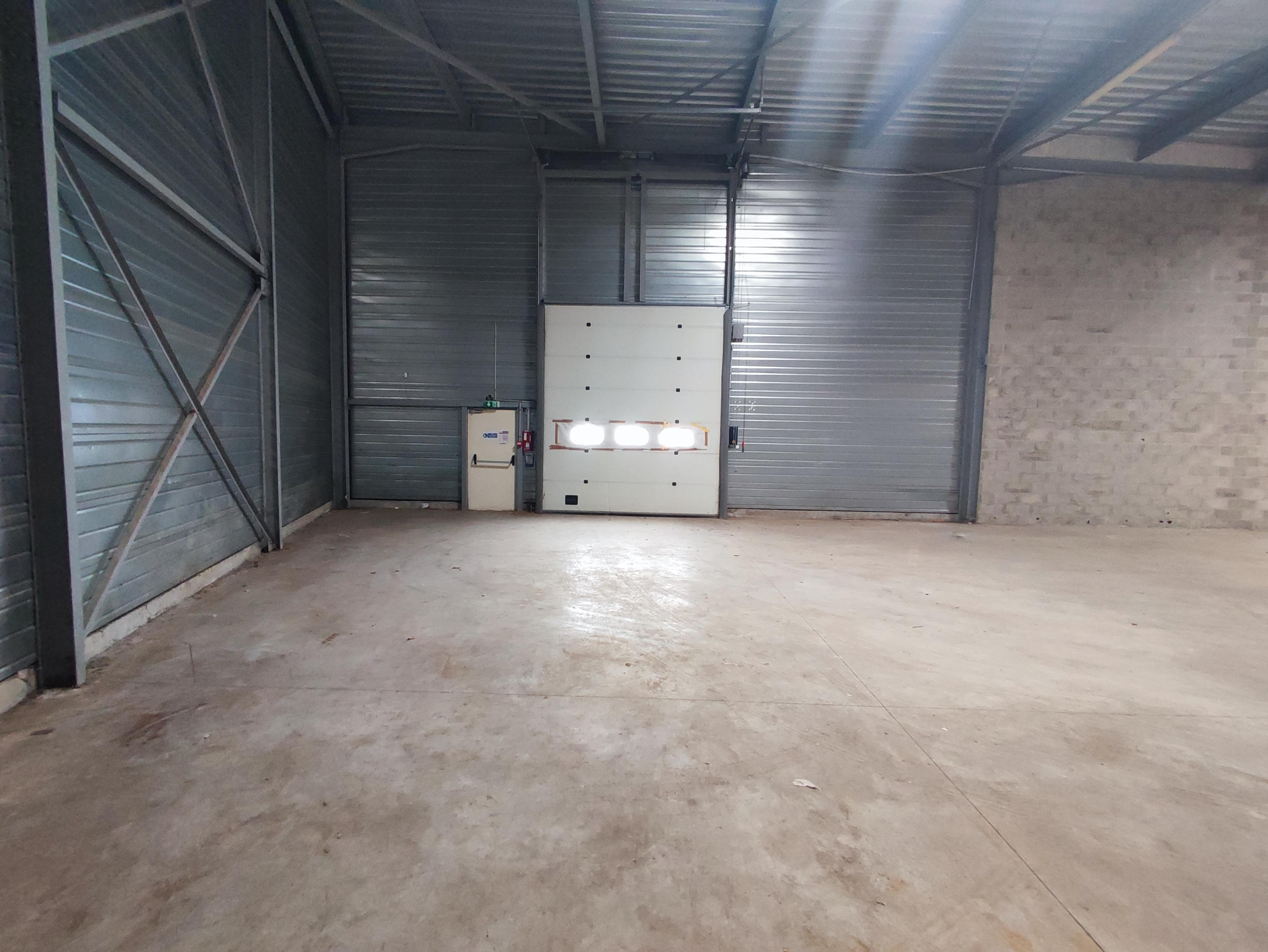 Agrandir la photo Local d'activité à louer - 690.0 m2 - 91 - Essonne
