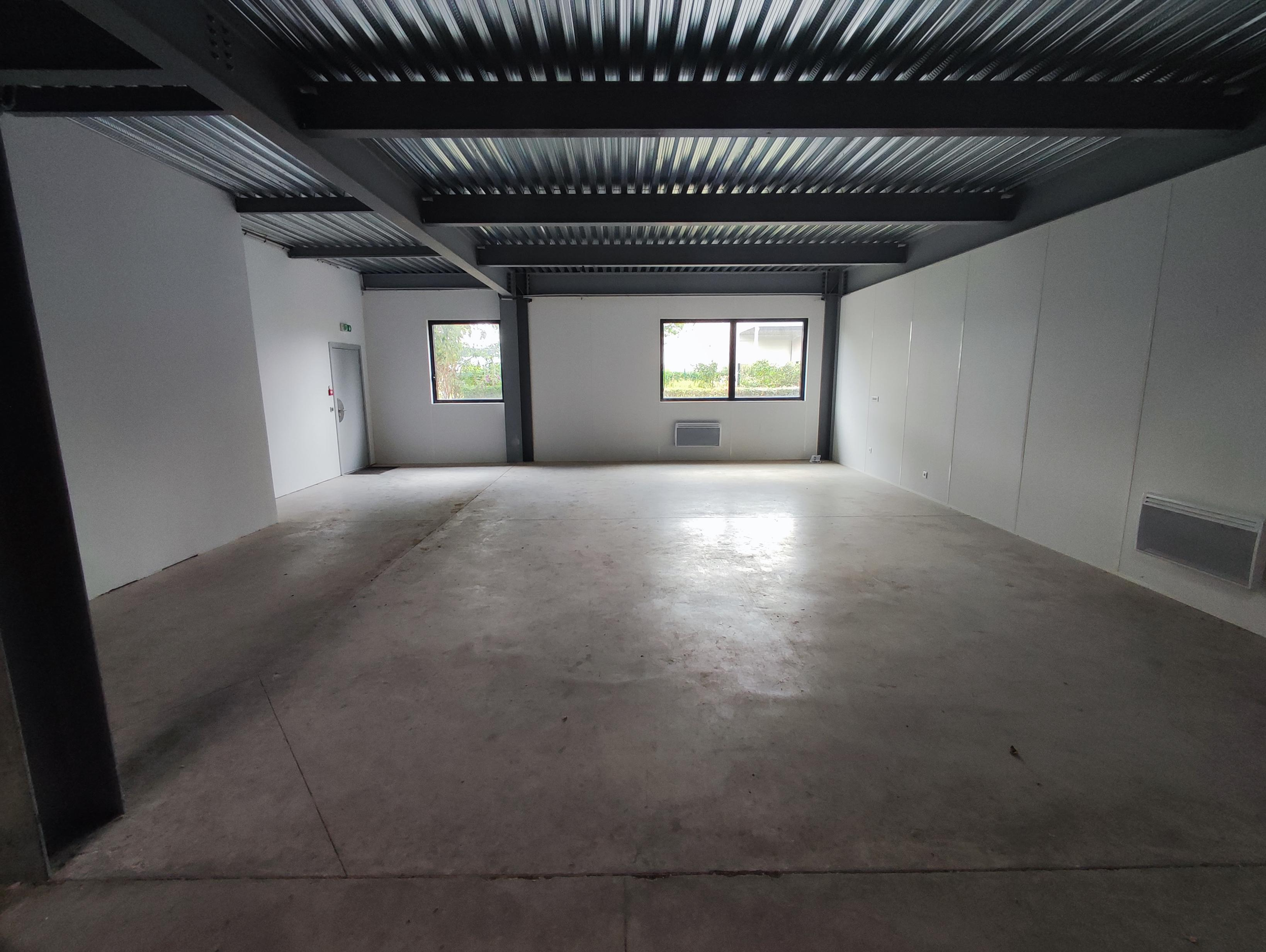 Agrandir la photo Local d'activité à louer - 690.0 m2 - 91 - Essonne