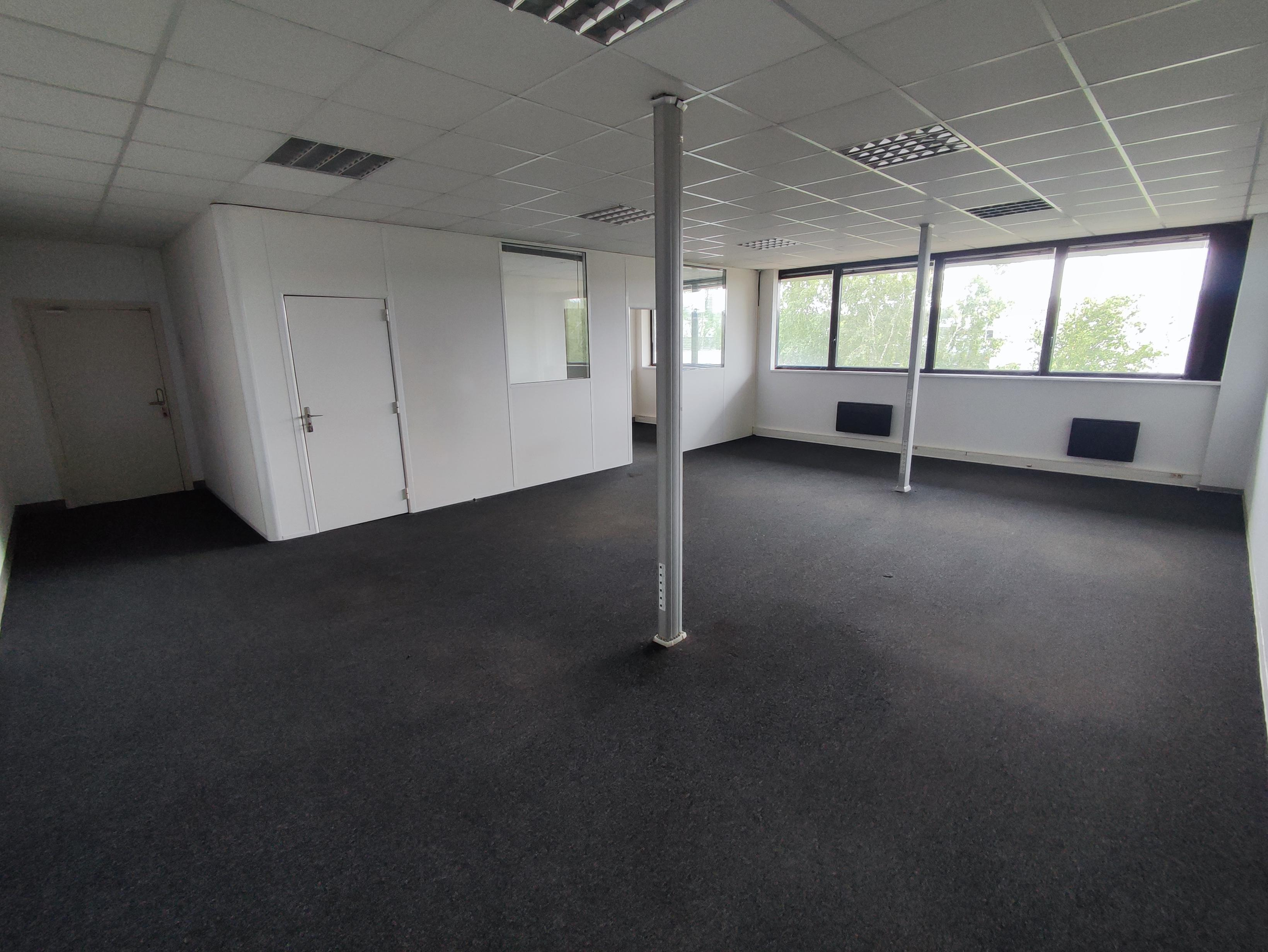 Local d'activité à louer - 690.0 m2 - 91 - Essonne