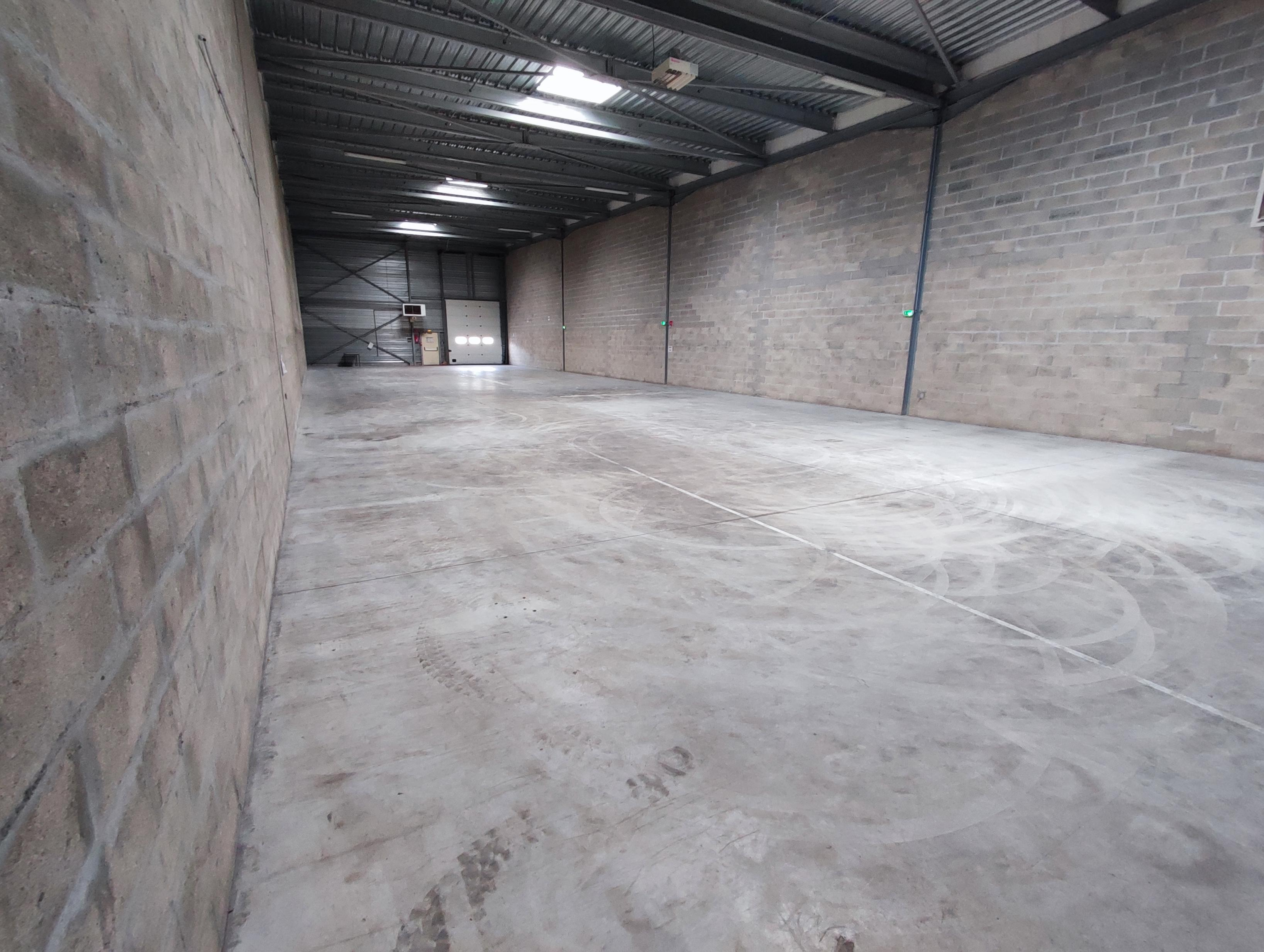 Agrandir la photo Entrepôt à louer - 880.0 m2 - 91 - Essonne