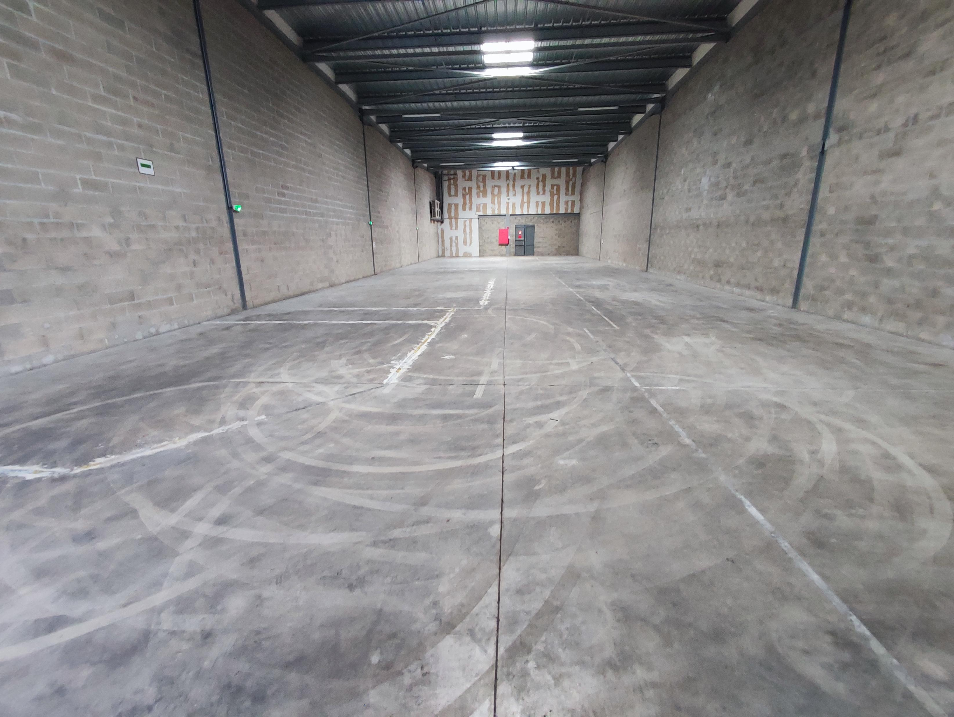 Agrandir la photo Entrepôt à louer - 880.0 m2 - 91 - Essonne