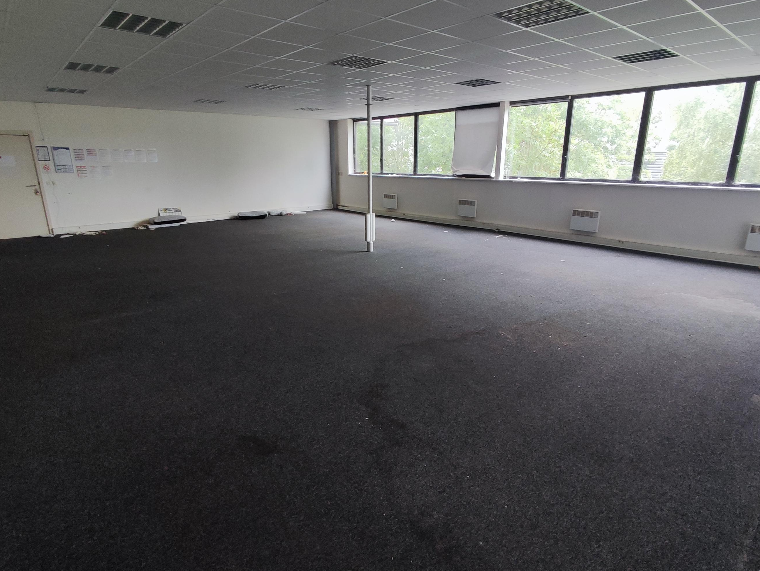 Agrandir la photo Bureaux à louer - 122.0 m2 - 91 - Essonne