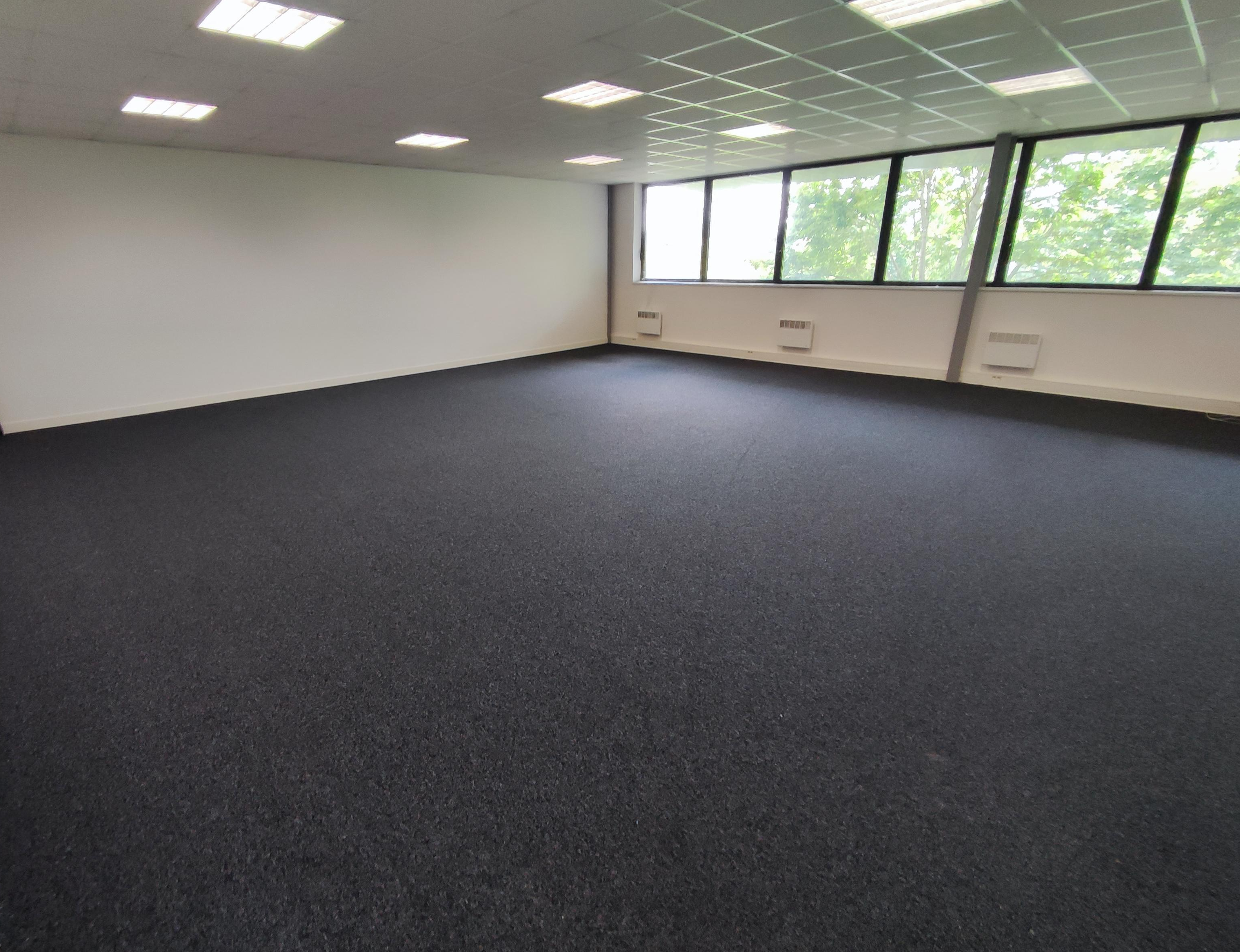Agrandir la photo Bureaux à louer - 87.0 m2 - 91 - Essonne