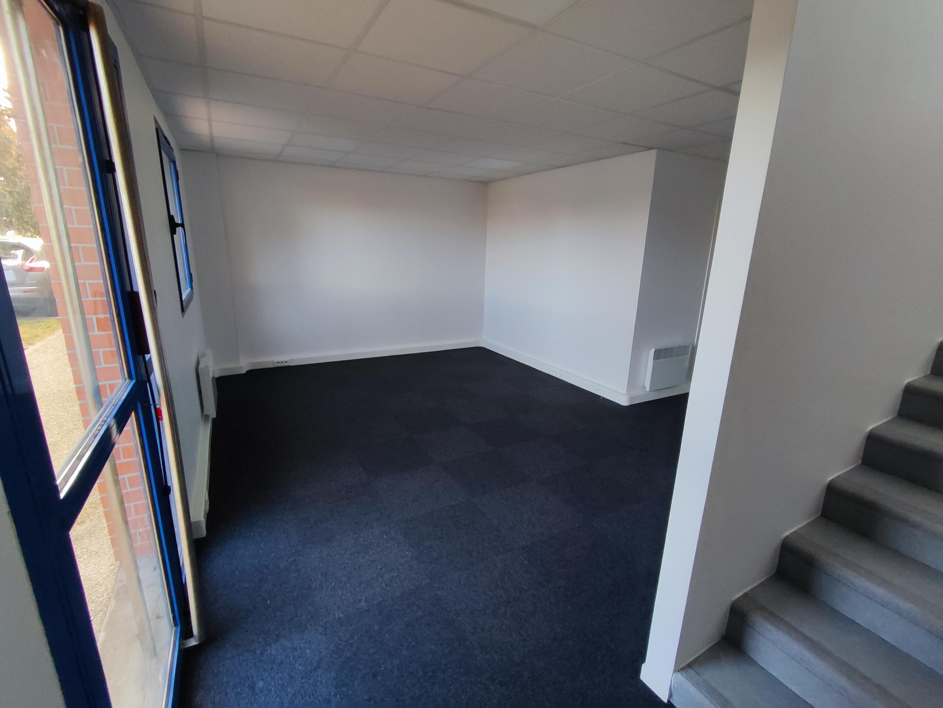 Agrandir la photo Local d'activité à louer - 355.0 m2 - 77 - Seine-et-Marne