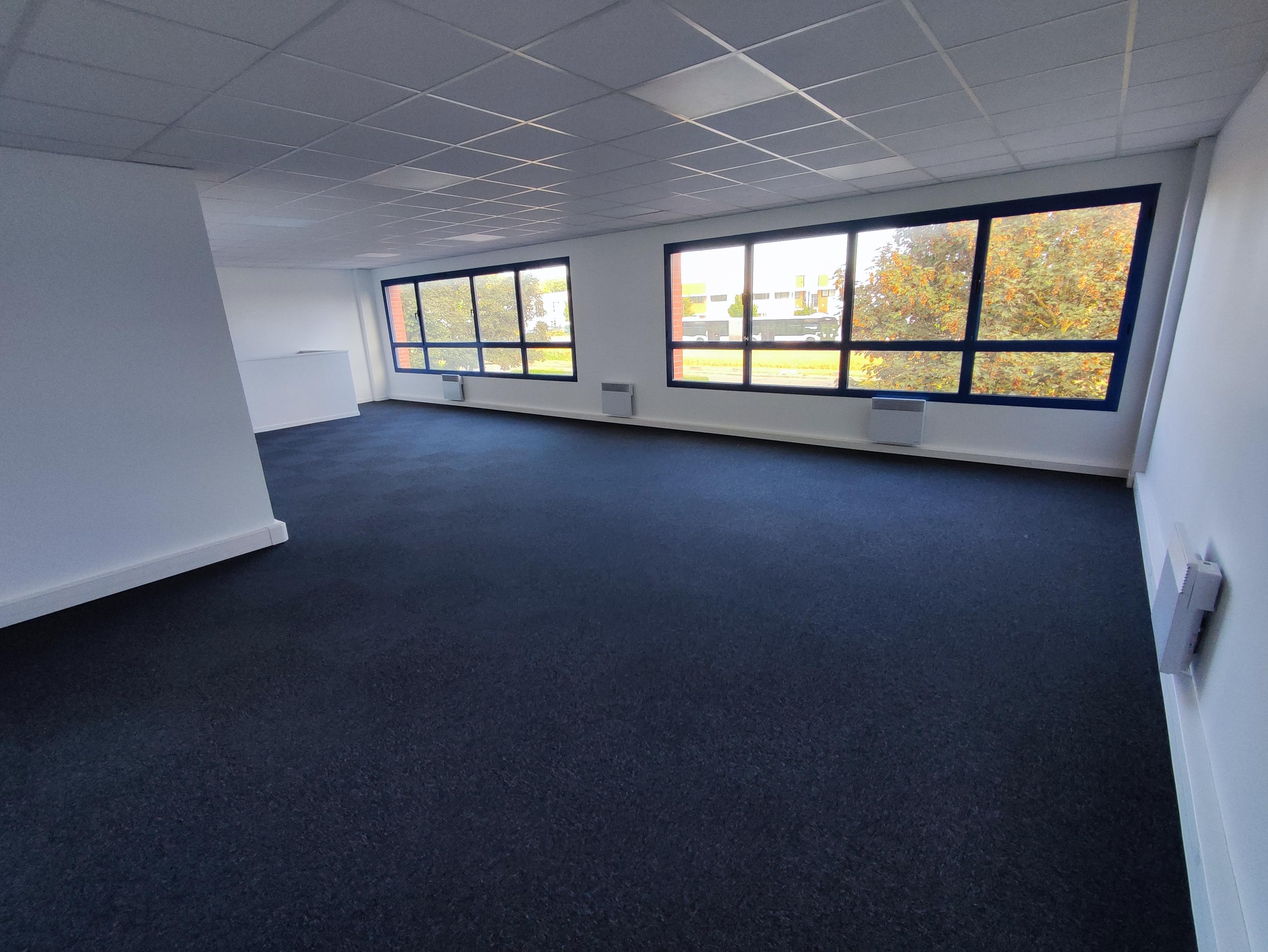 Agrandir la photo Local d'activité à louer - 355.0 m2 - 77 - Seine-et-Marne