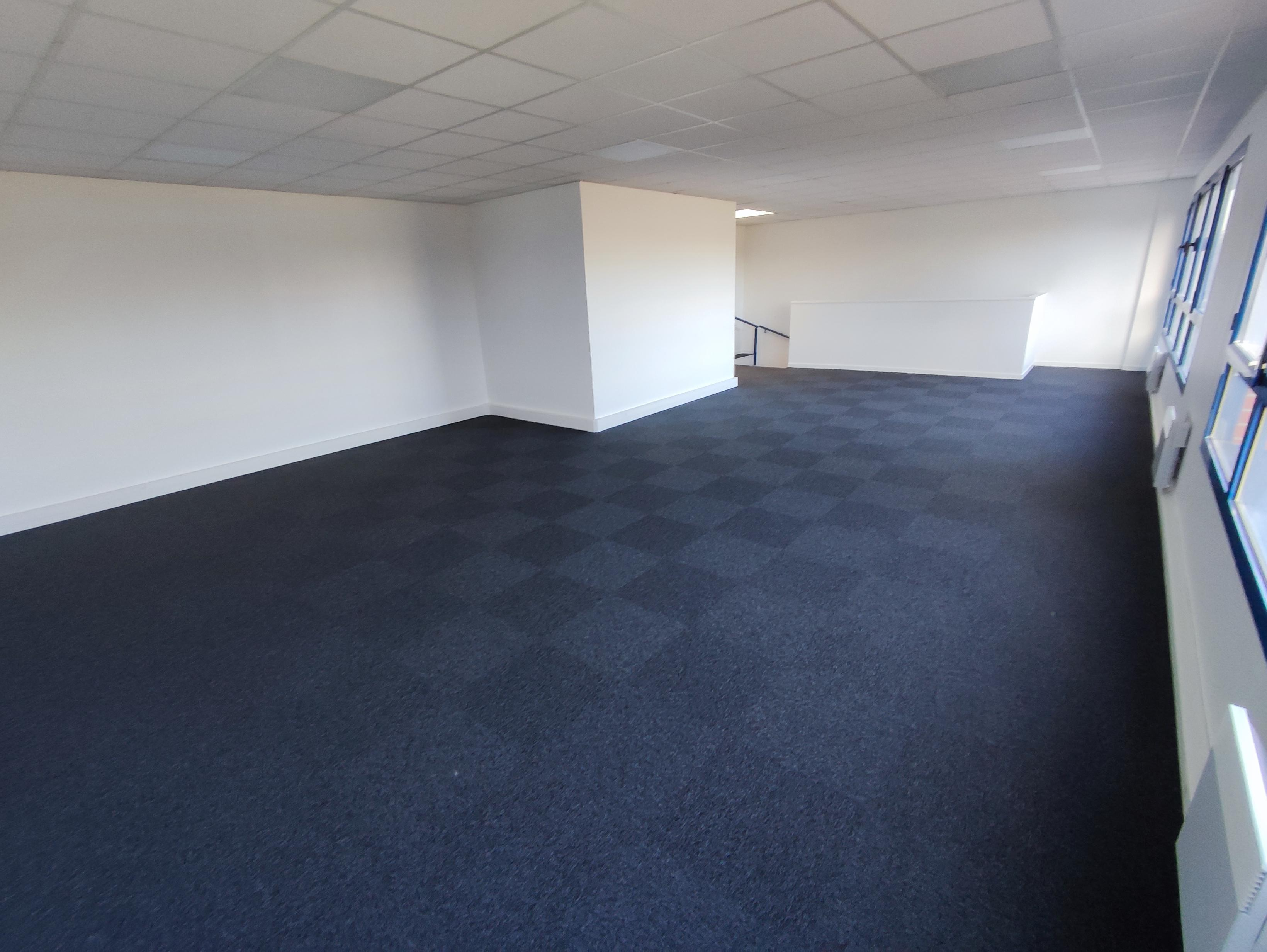 Agrandir la photo Local d'activité à louer - 355.0 m2 - 77 - Seine-et-Marne