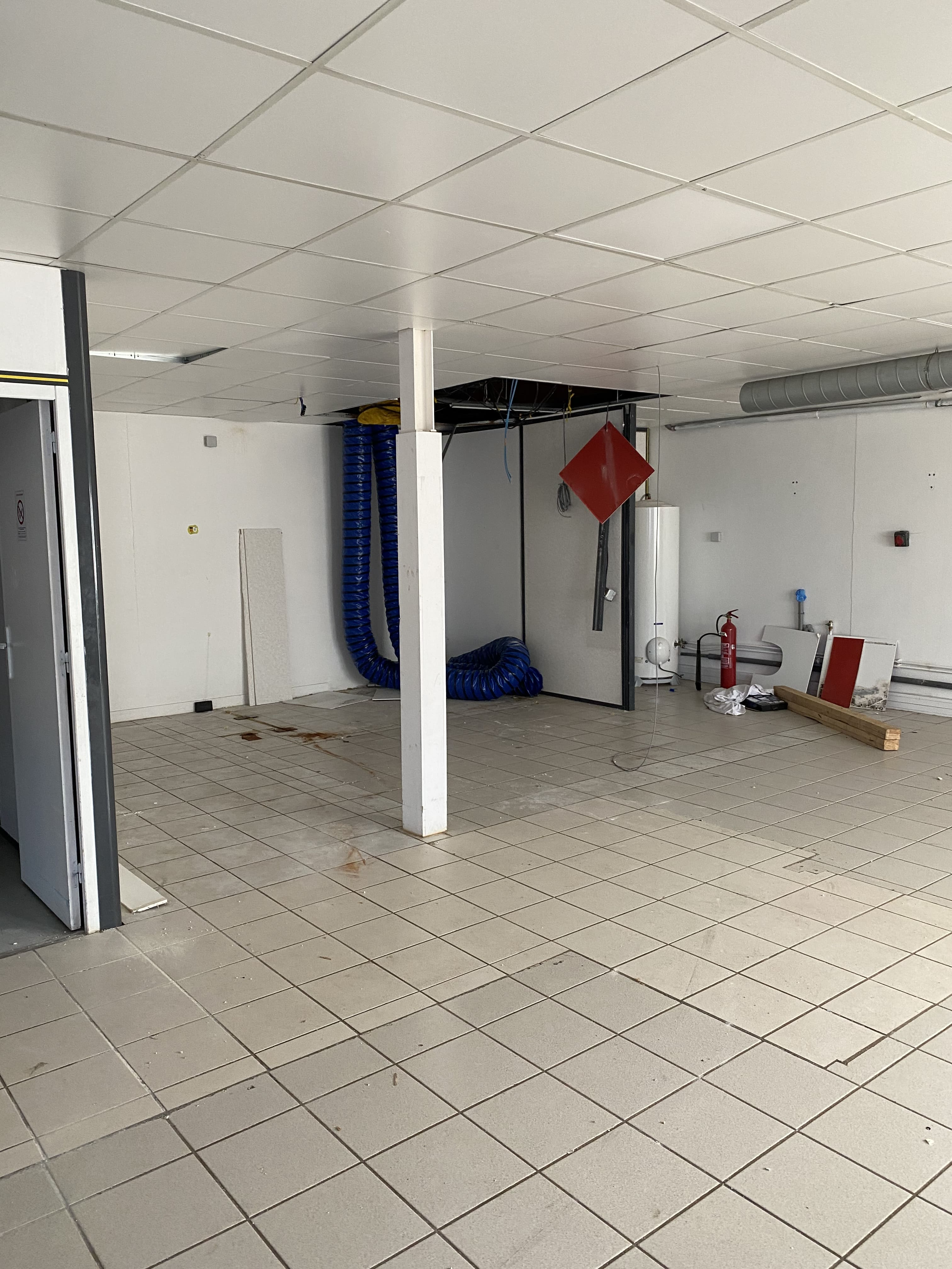 Agrandir la photo Local d'activité à louer - 240.0 m2 - 77 - Seine-et-Marne