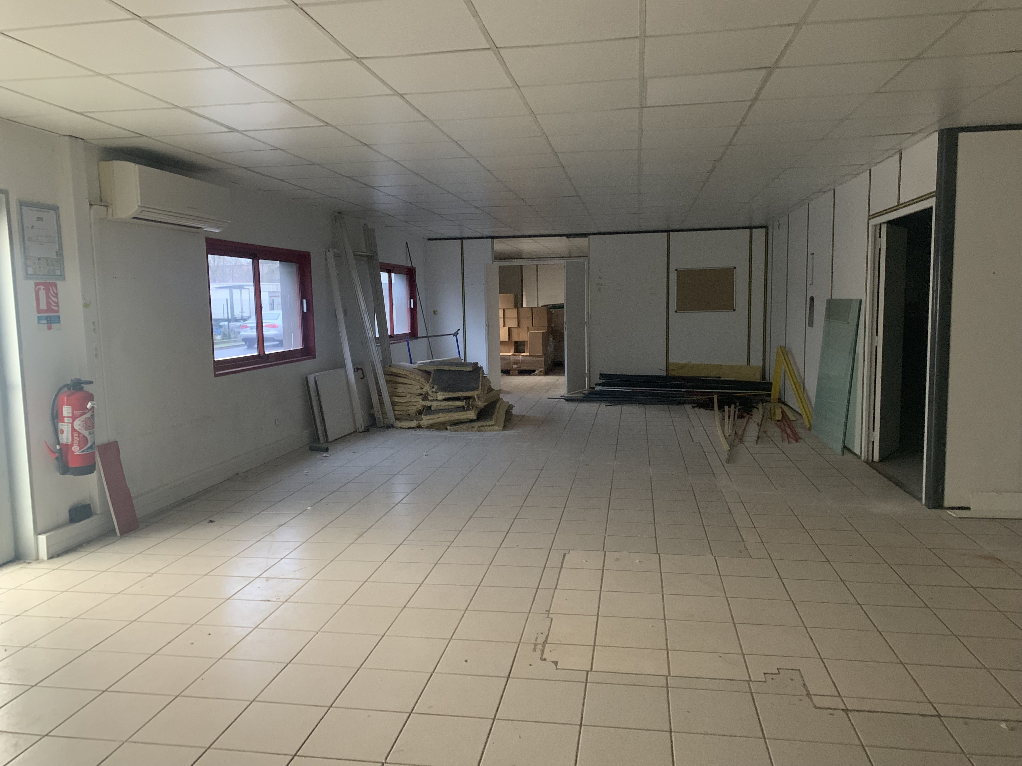 Agrandir la photo Local d'activité à louer - 240.0 m2 - 77 - Seine-et-Marne