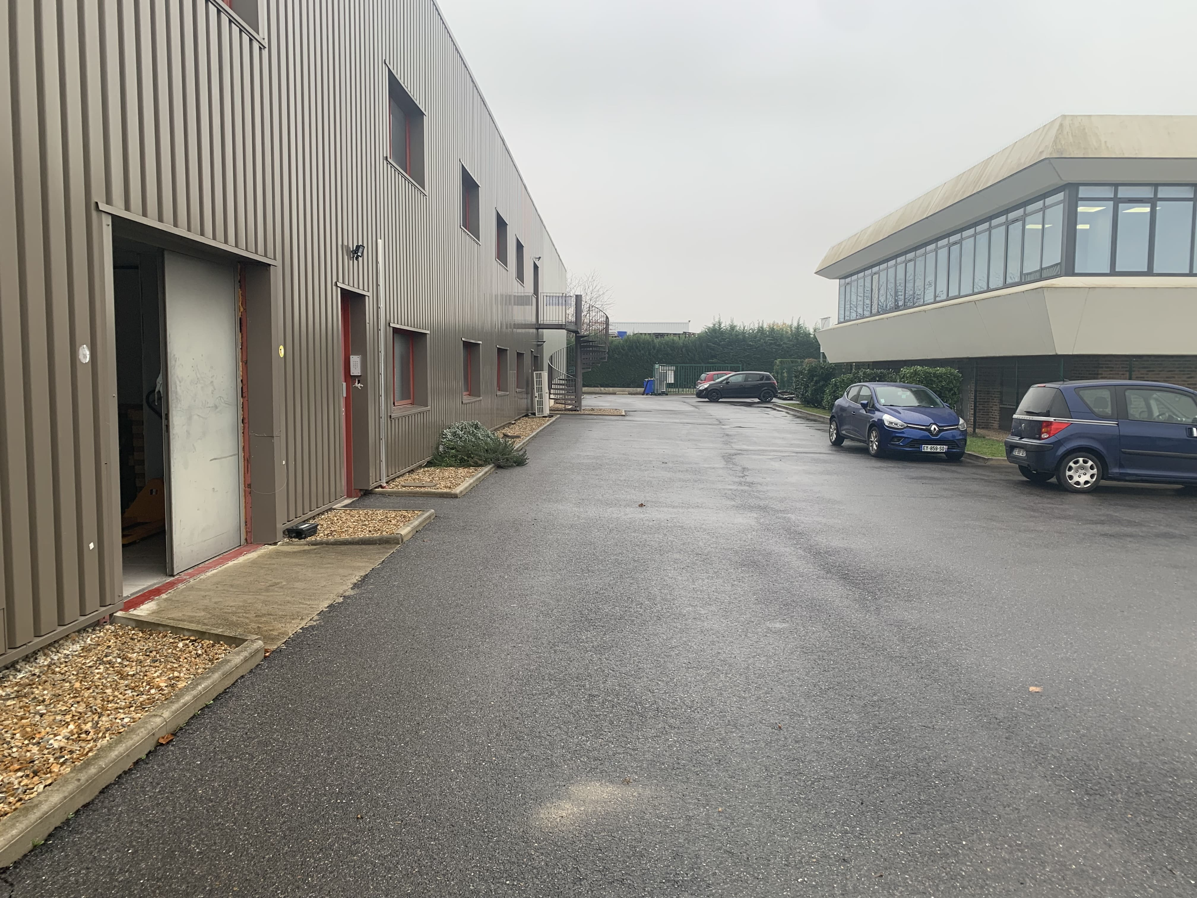 Agrandir la photo Local d'activité à louer - 240.0 m2 - 77 - Seine-et-Marne