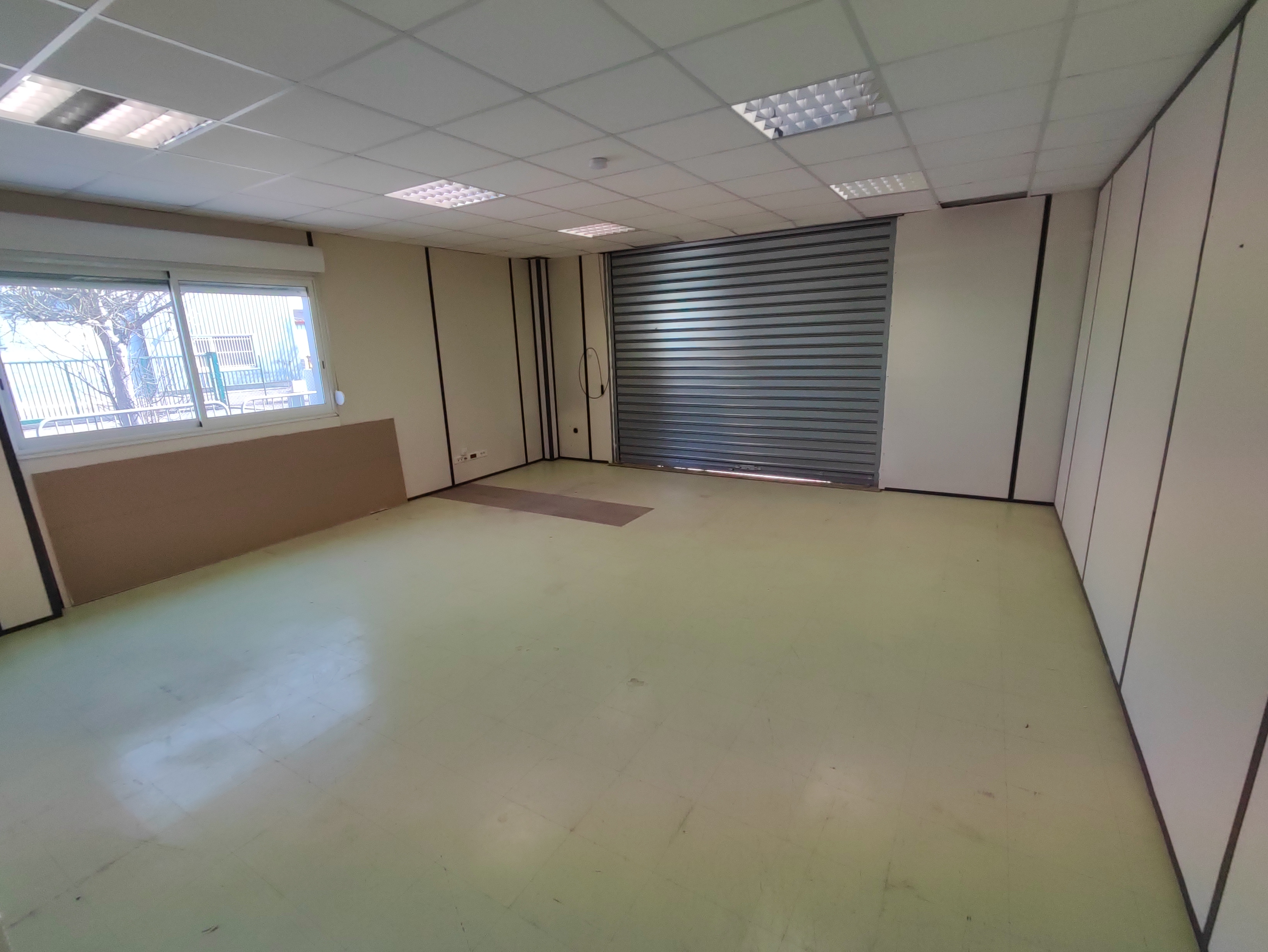 Agrandir la photo Murs à vendre à vendre - 1000.0 m2 - 77 - Seine-et-Marne