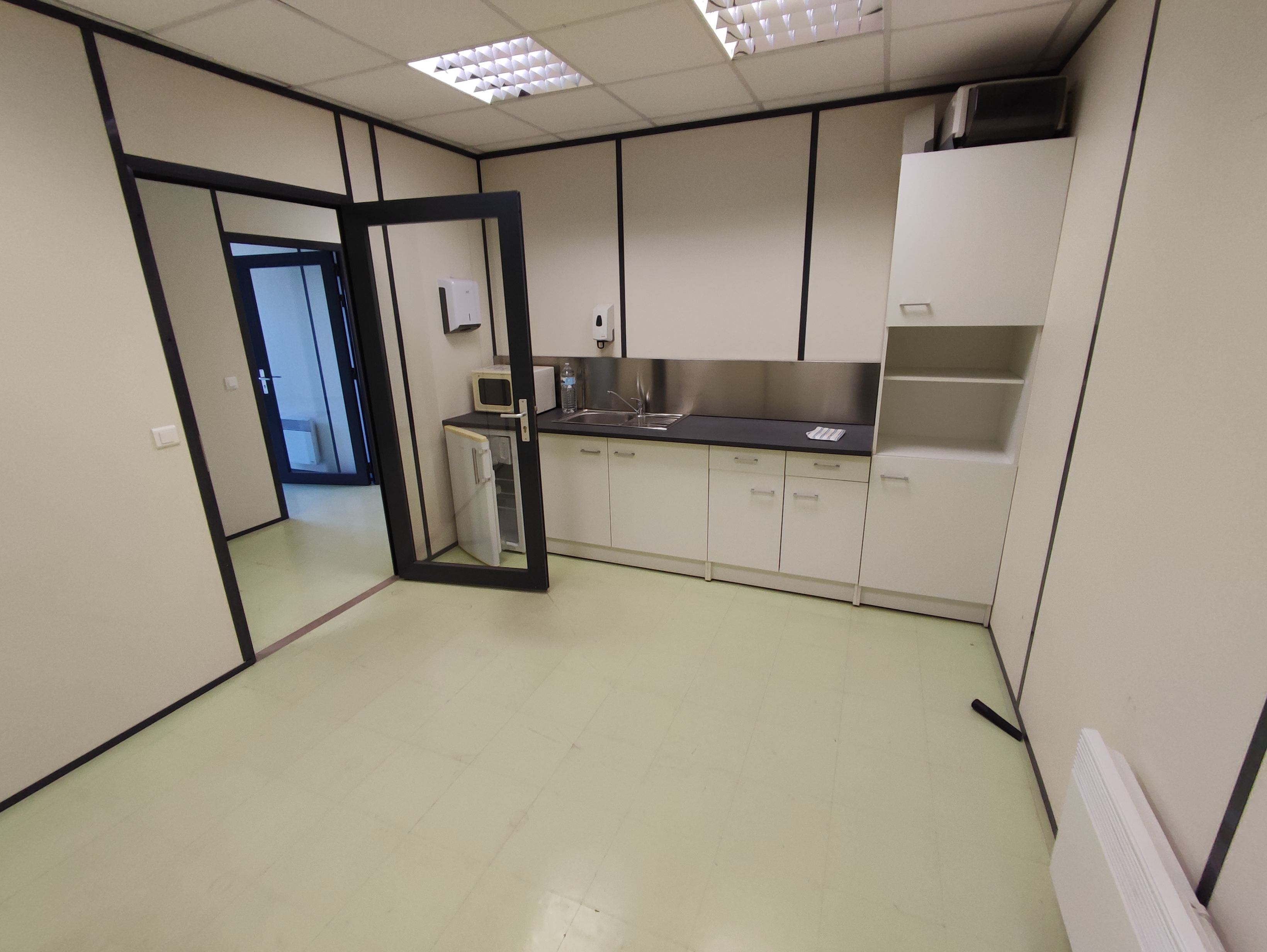 Agrandir la photo Murs à vendre à vendre - 1000.0 m2 - 77 - Seine-et-Marne