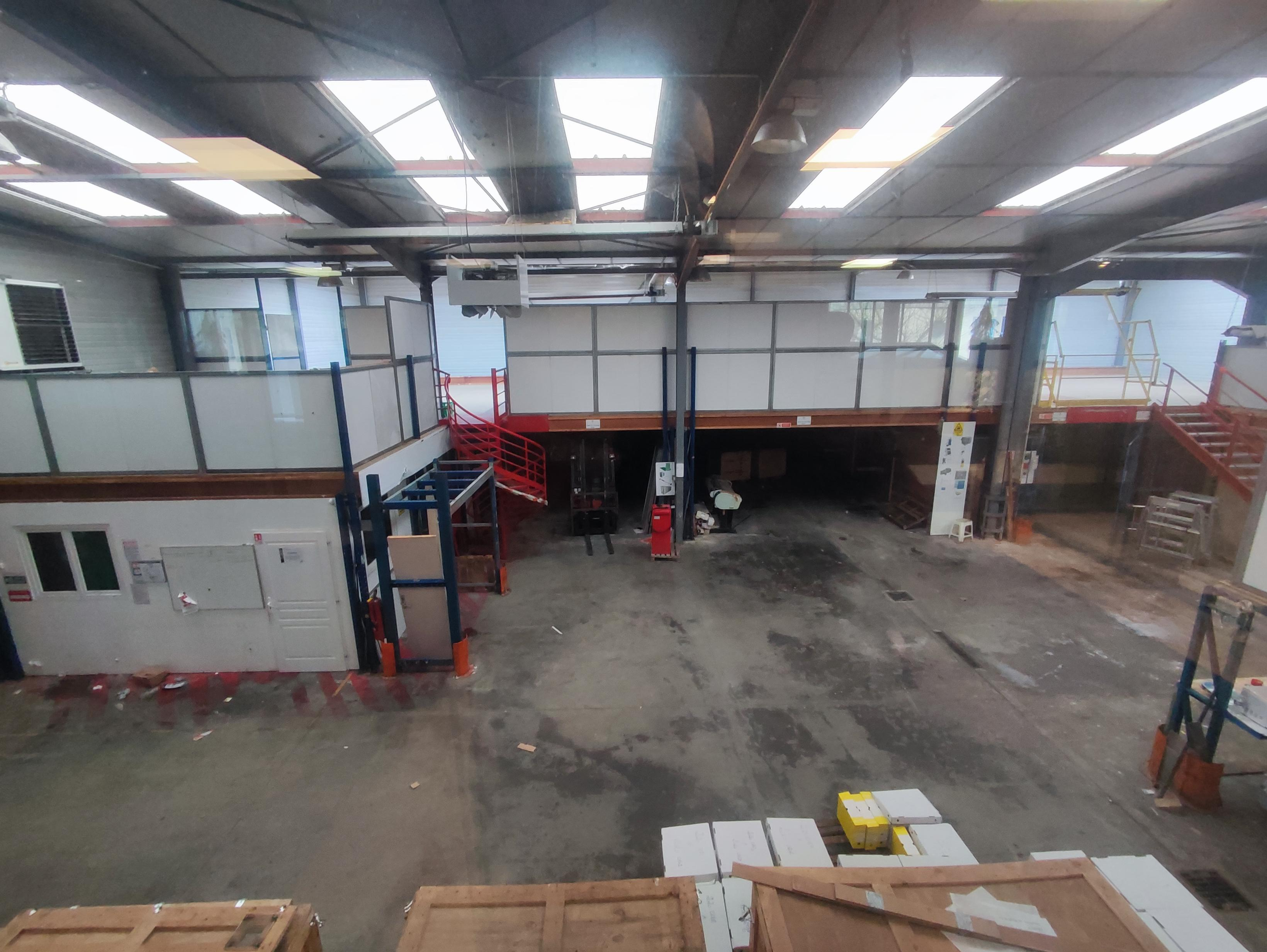 Agrandir la photo Local d'activité à vendre - 1100.0 m2 - 77 - Seine-et-Marne