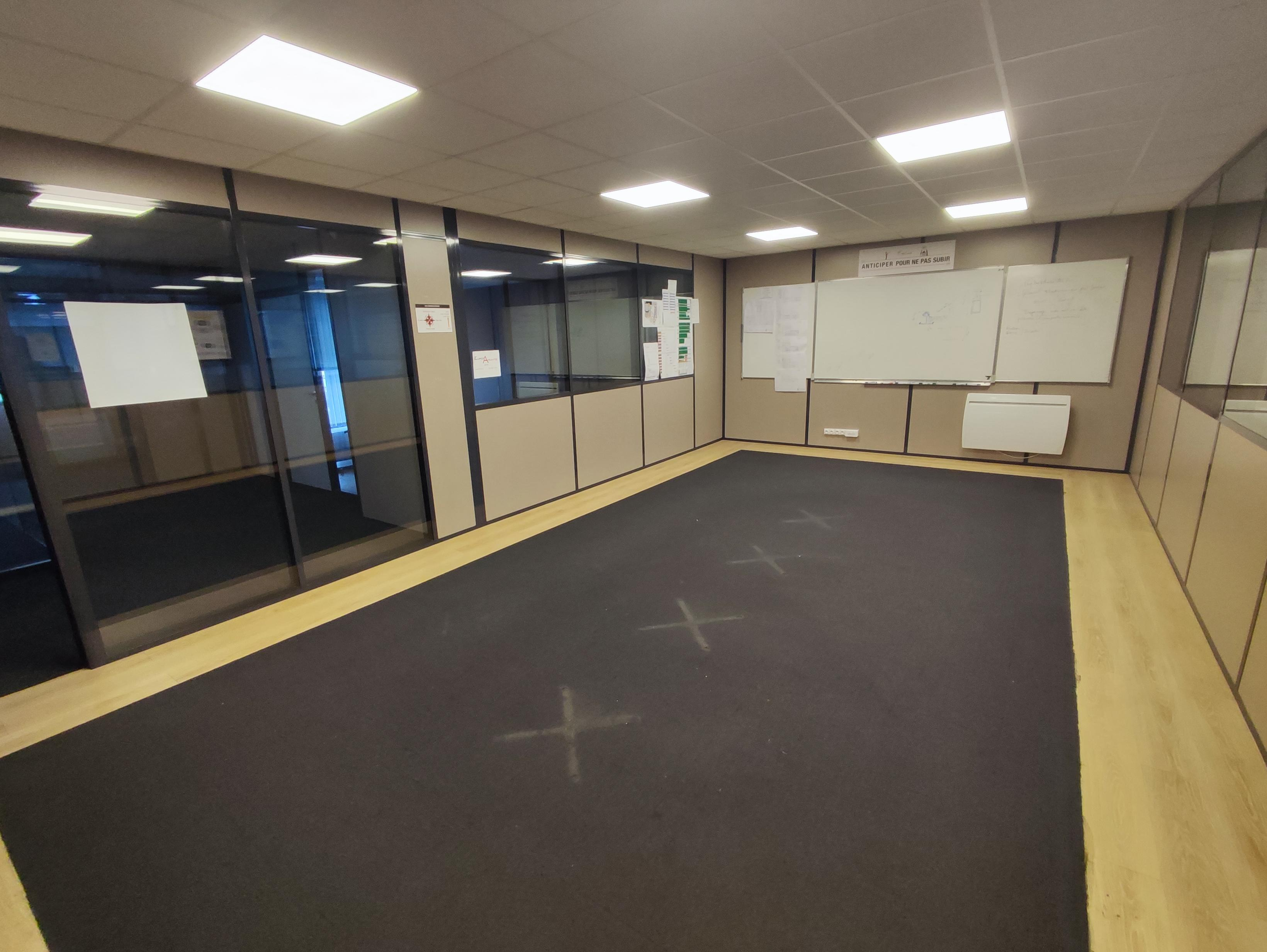 Agrandir la photo Local d'activité à vendre - 1100.0 m2 - 77 - Seine-et-Marne