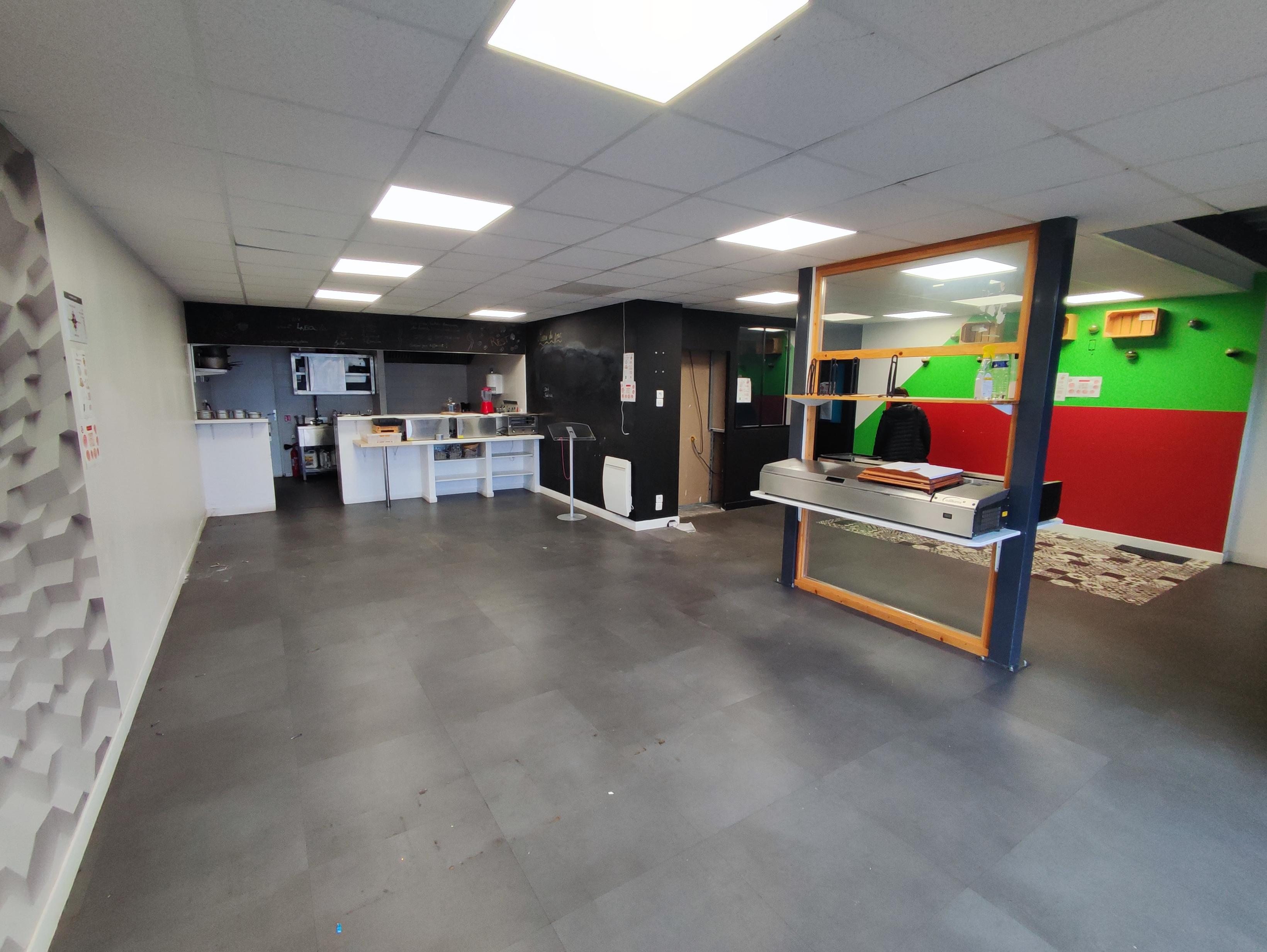 Agrandir la photo Local d'activité à vendre - 1100.0 m2 - 77 - Seine-et-Marne
