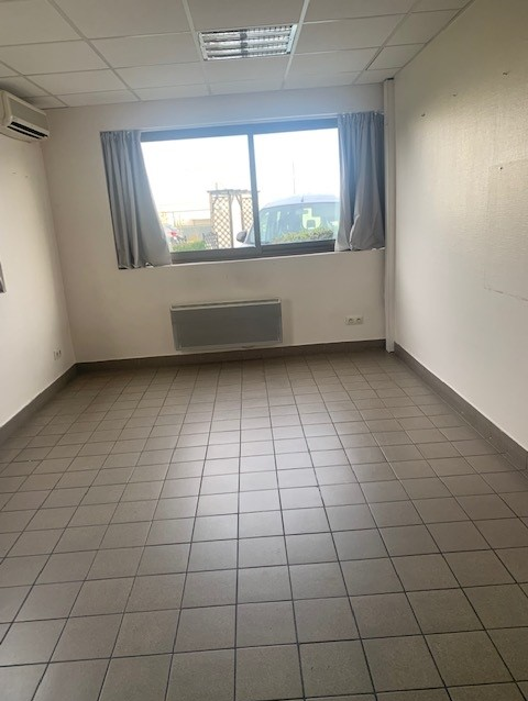 Agrandir la photo Murs à vendre à vendre - 1180.0 m2 - 77 - Seine-et-Marne