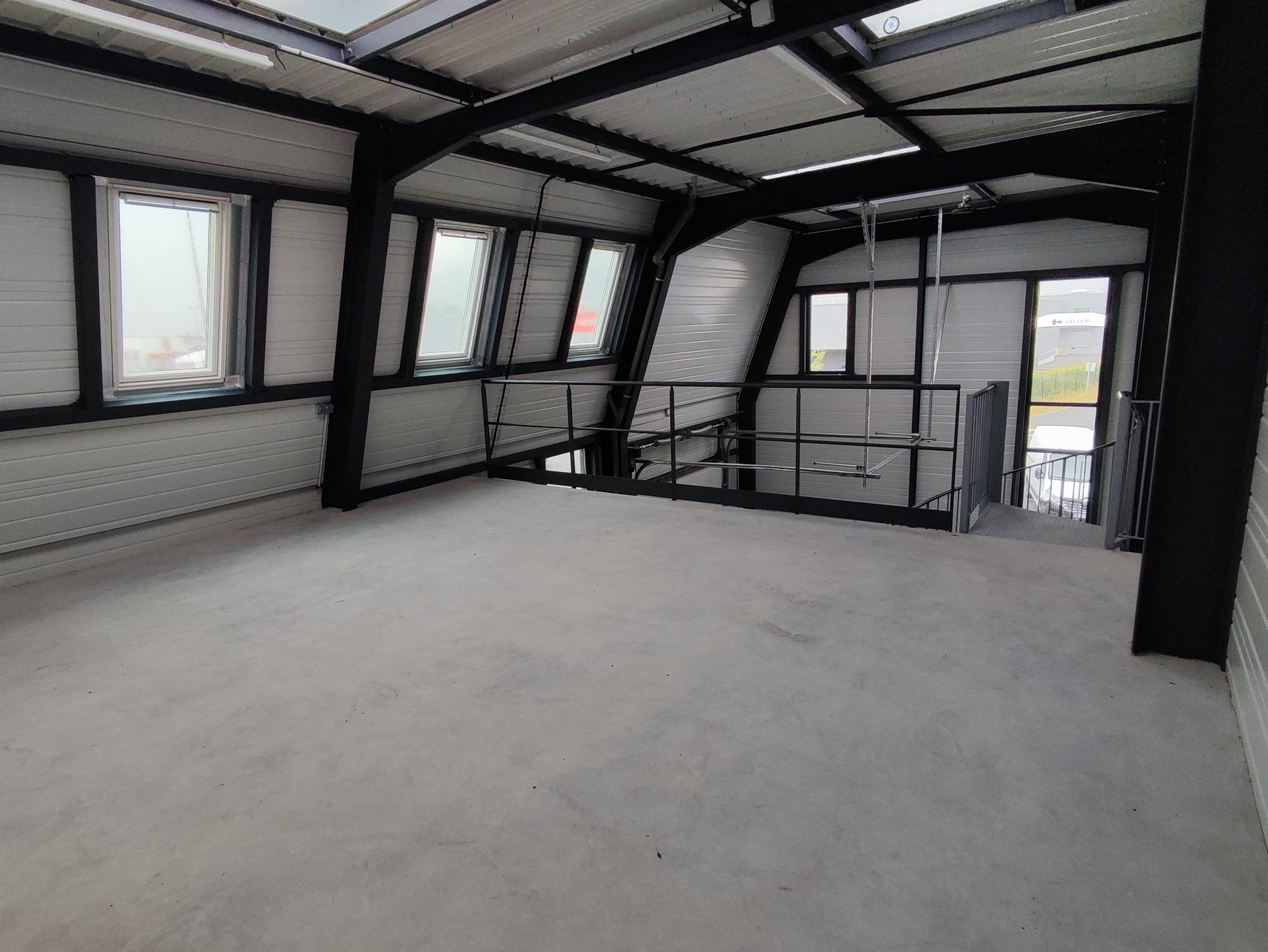 Agrandir la photo Entrepôt à louer - 135.0 m2 - 77 - Seine-et-Marne