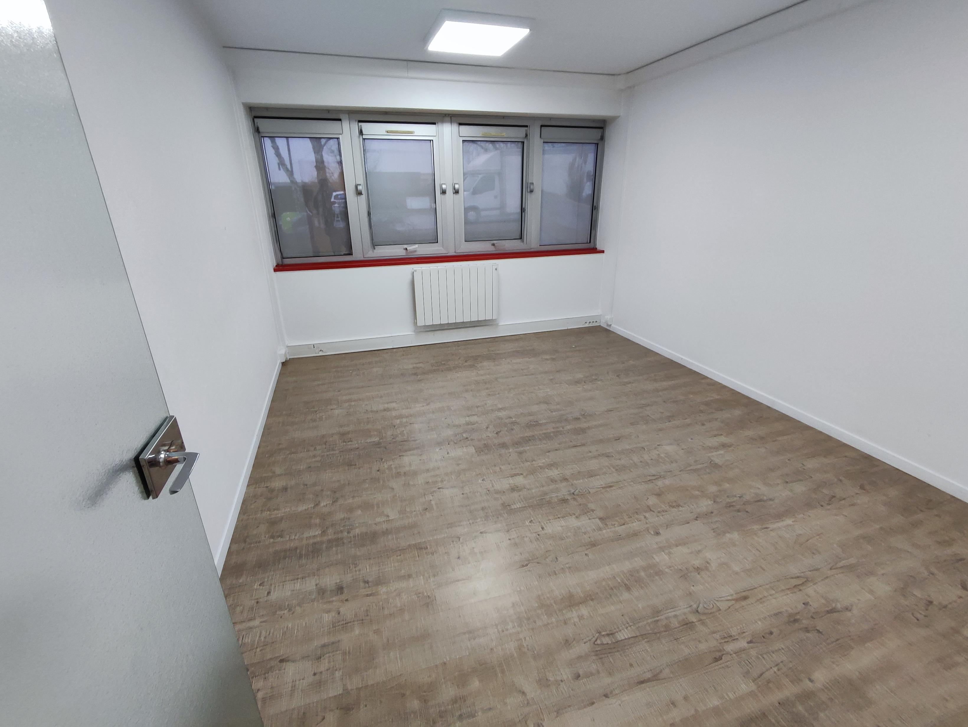 Agrandir la photo Bureaux à louer - 514.0 m2 - 77 - Seine-et-Marne