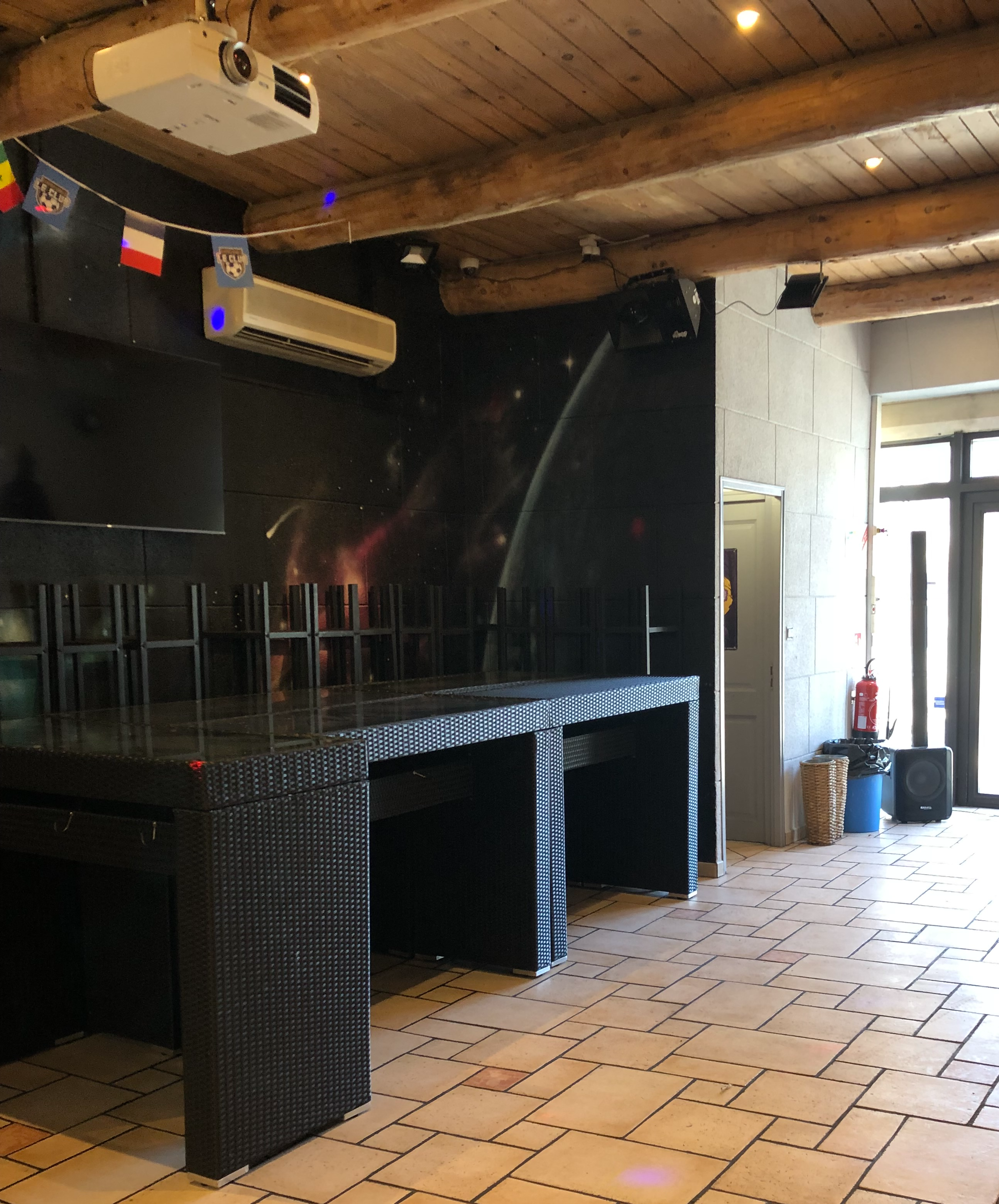 Agrandir la photo Bar à vendre - 180.0 m2 - 13 - Bouches-du-Rhone