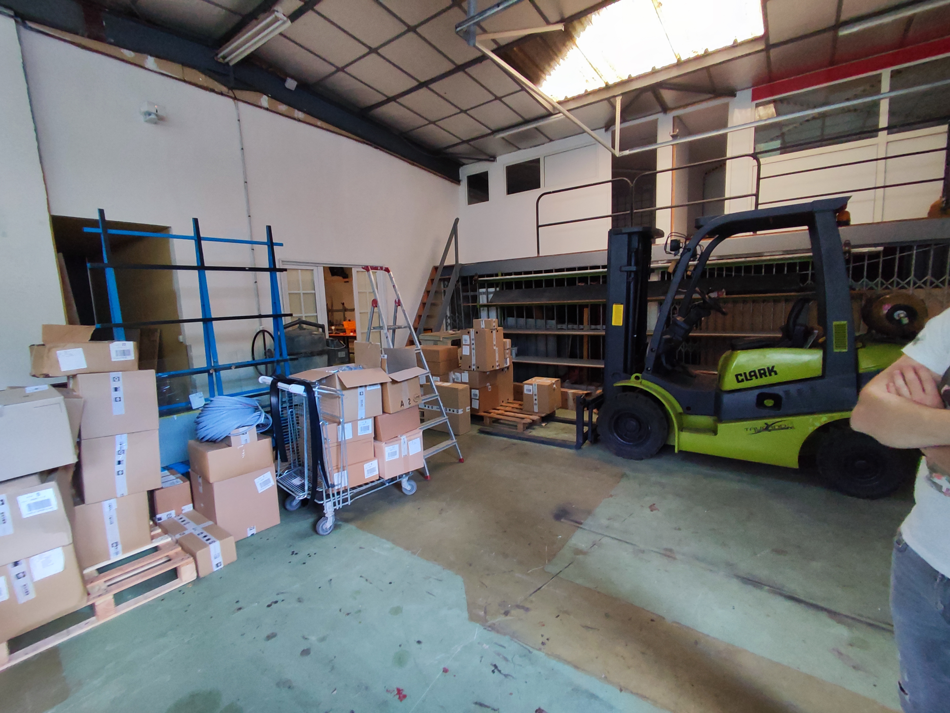Agrandir la photo Entrepôt à louer - 850.0 m2 - 91 - Essonne