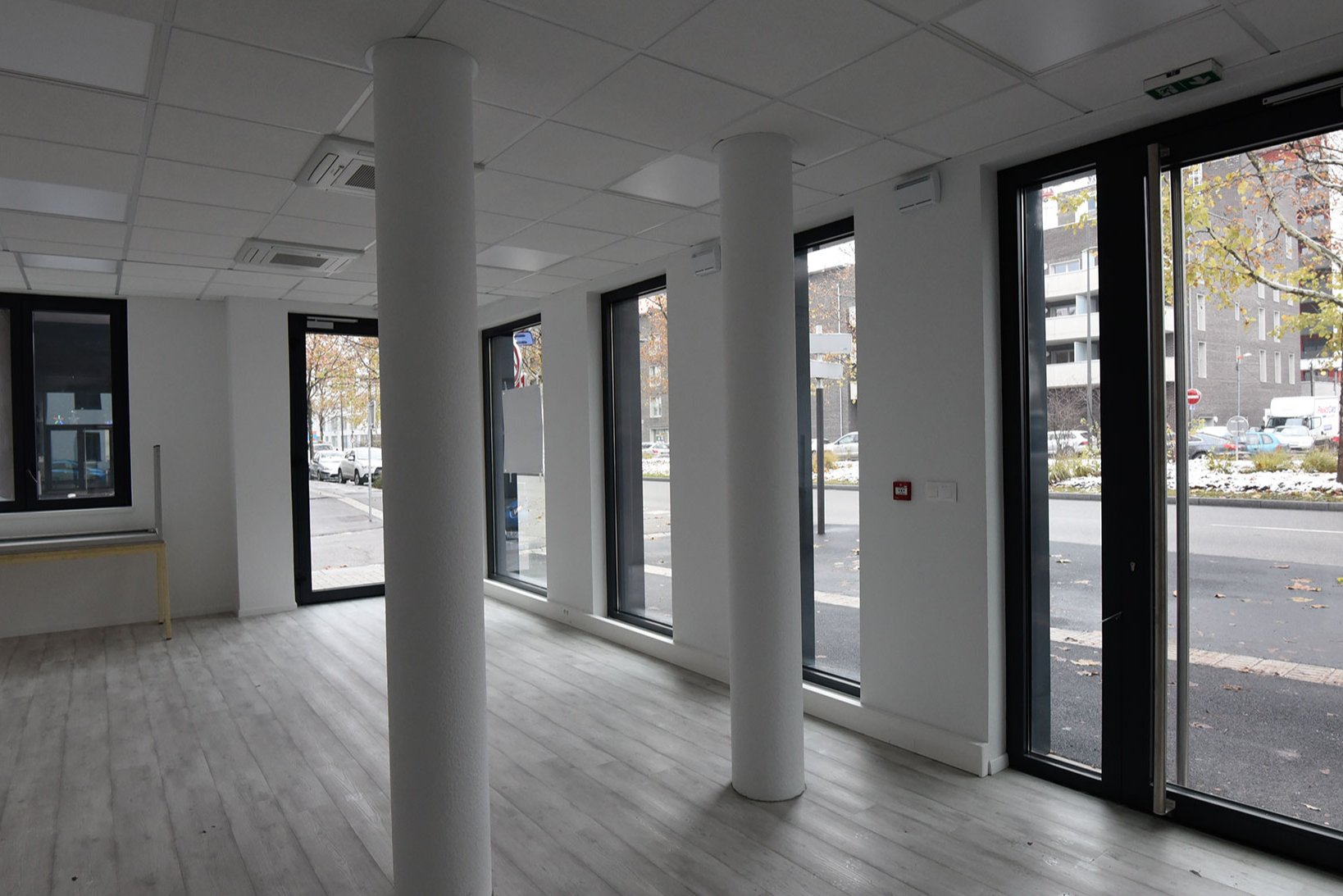 Local commercial à louer - 204.0 m2 - 78 - Yvelines