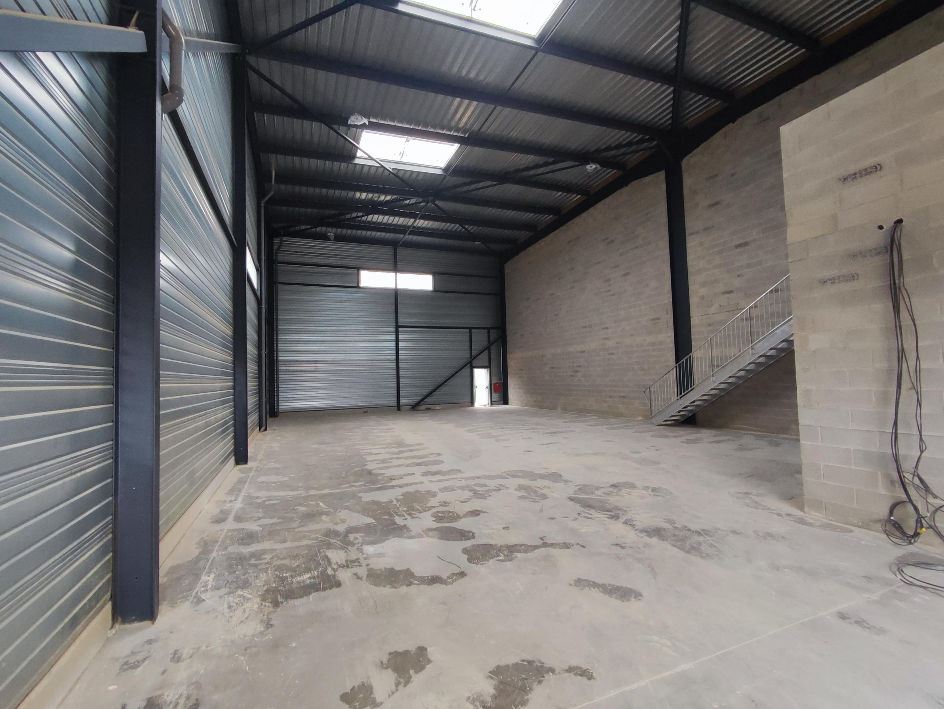 Agrandir la photo Local d'activité à louer - 425.0 m2 - 77 - Seine-et-Marne