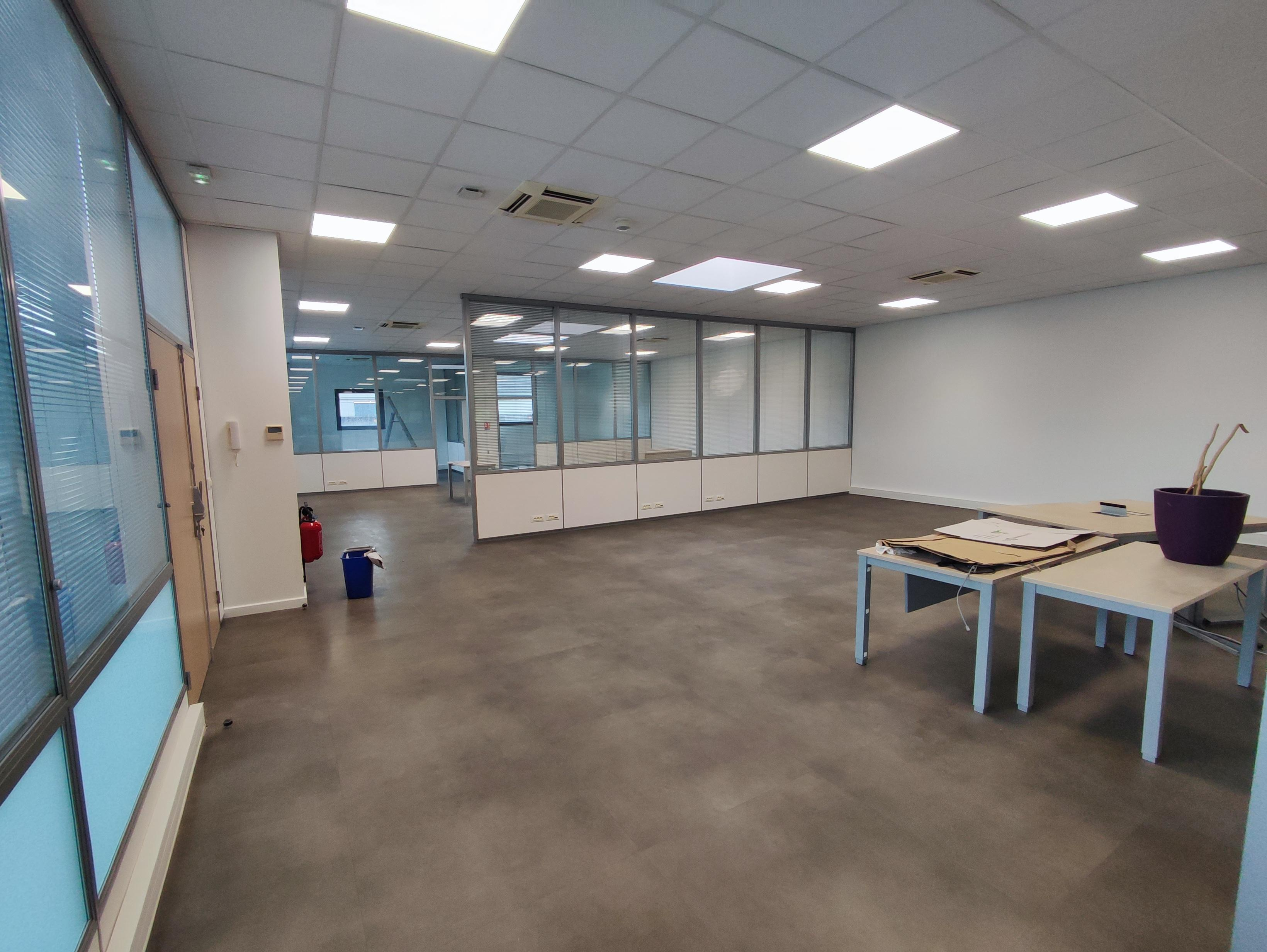 Agrandir la photo Bureaux à louer - 459.0 m2 - 77 - Seine-et-Marne