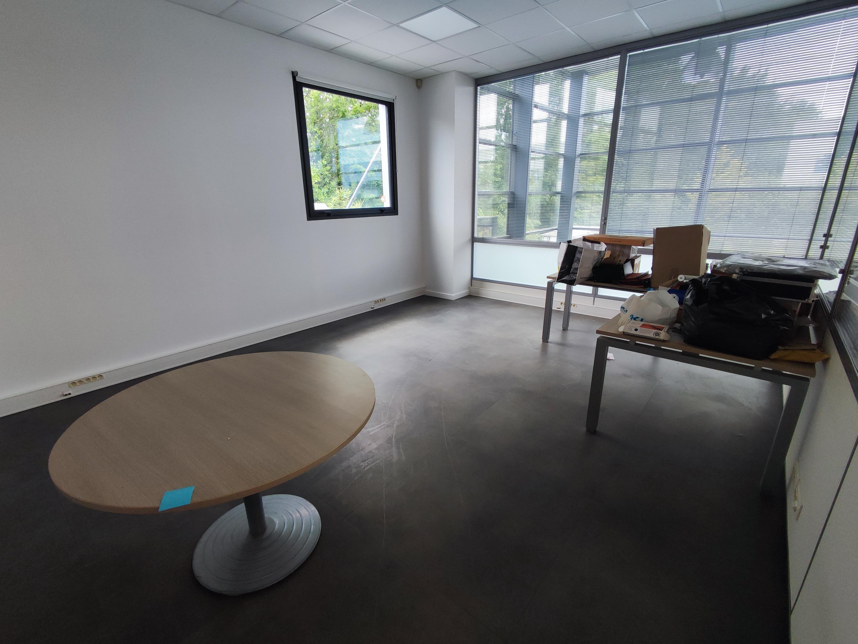 Agrandir la photo Bureaux à louer - 459.0 m2 - 77 - Seine-et-Marne
