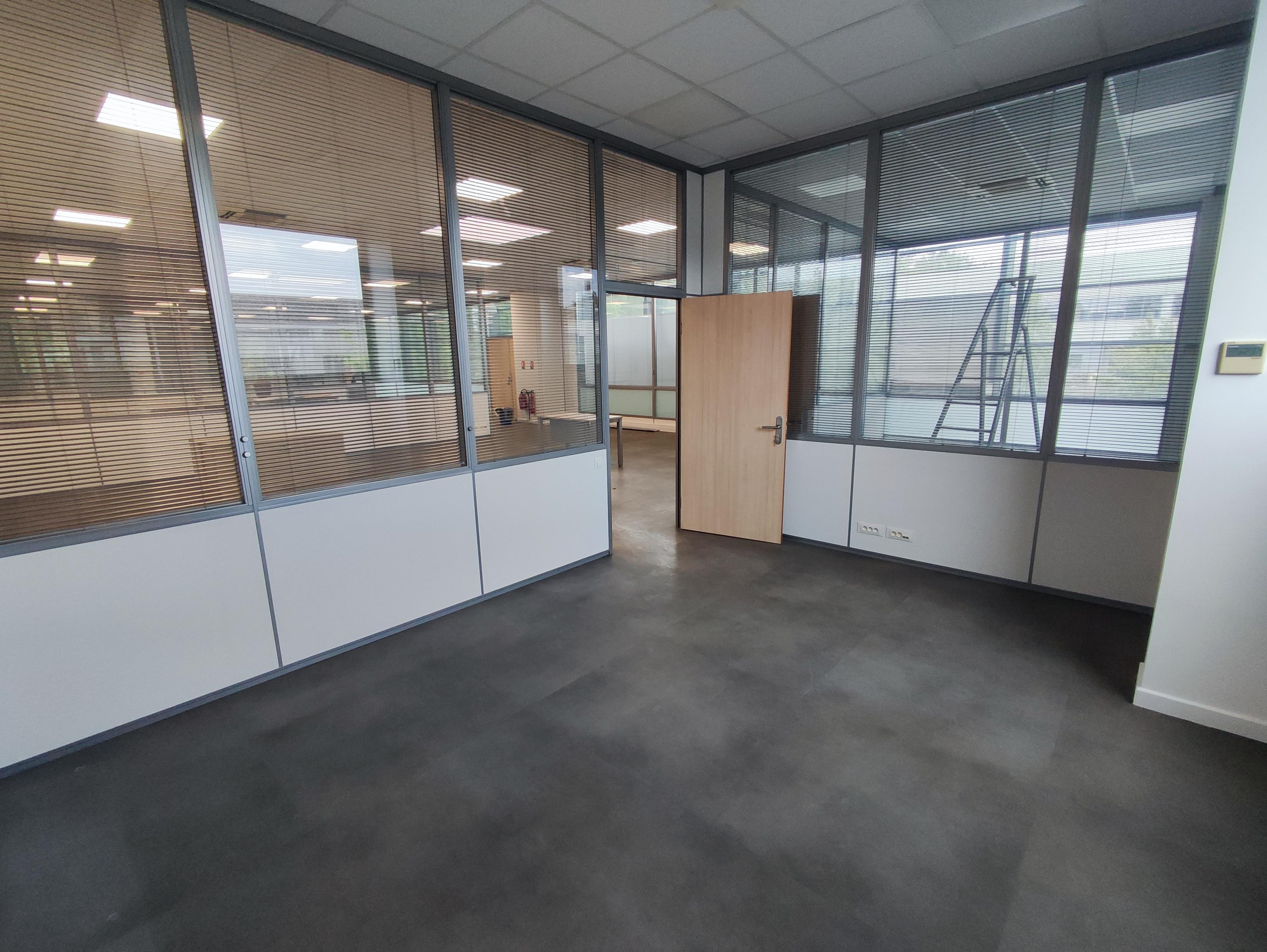 Agrandir la photo Bureaux à louer - 459.0 m2 - 77 - Seine-et-Marne