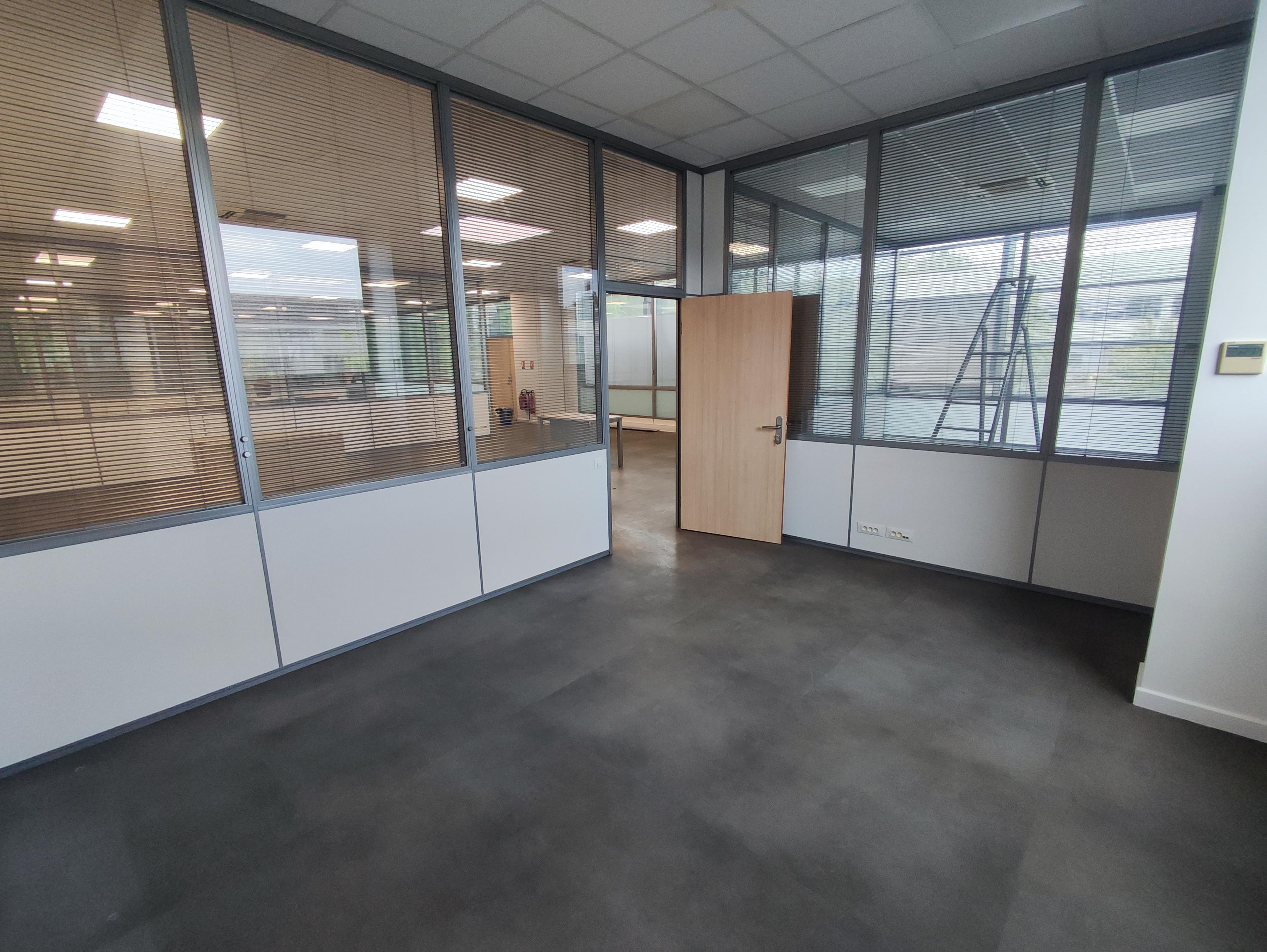 Bureaux à louer - 459.0 m2 - 77 - Seine-et-Marne