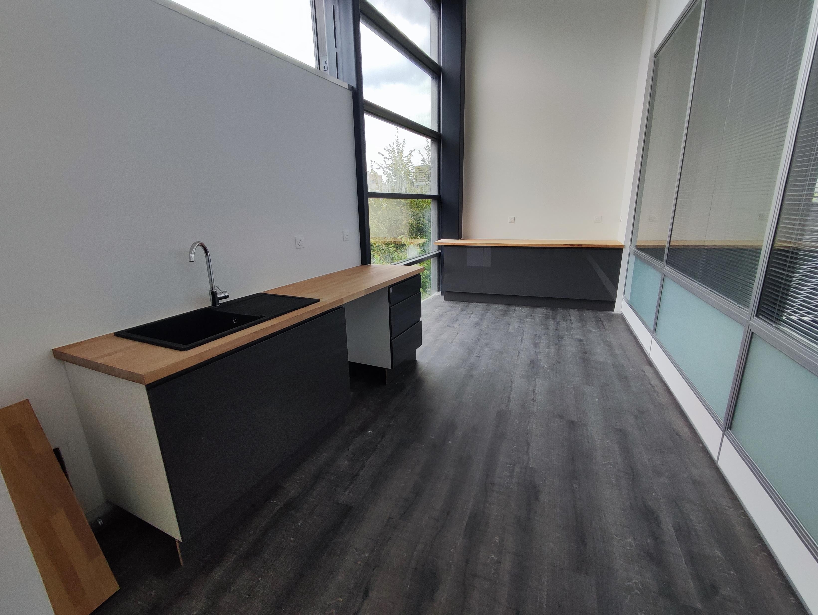 Agrandir la photo Bureaux à louer - 459.0 m2 - 77 - Seine-et-Marne