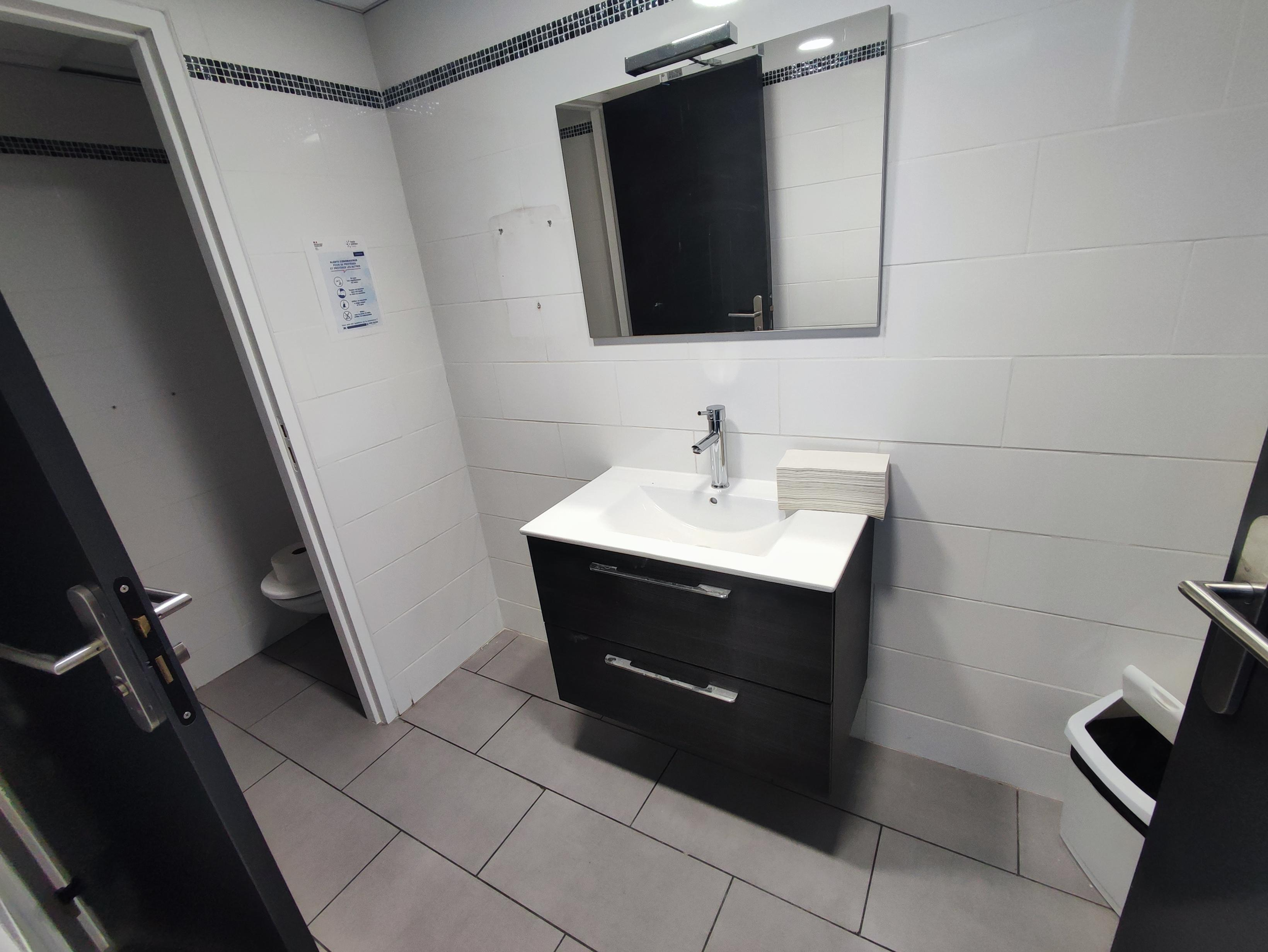 Agrandir la photo Bureaux à louer - 459.0 m2 - 77 - Seine-et-Marne