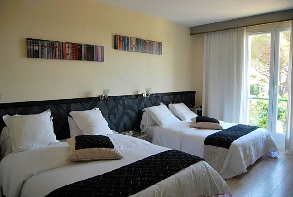 Agrandir la photo Hôtel à vendre - 1200.0 m2 - 30 - Gard