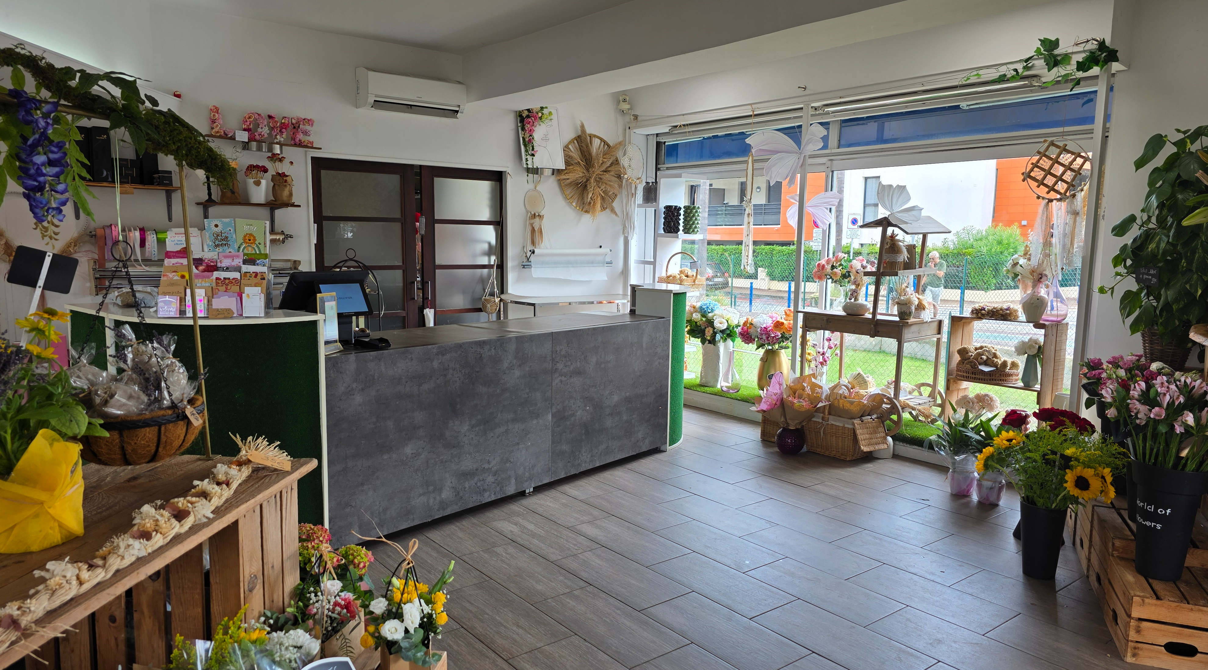 Agrandir la photo Fleurs à vendre - 95.0 m2 - 06 - Alpes-Maritimes
