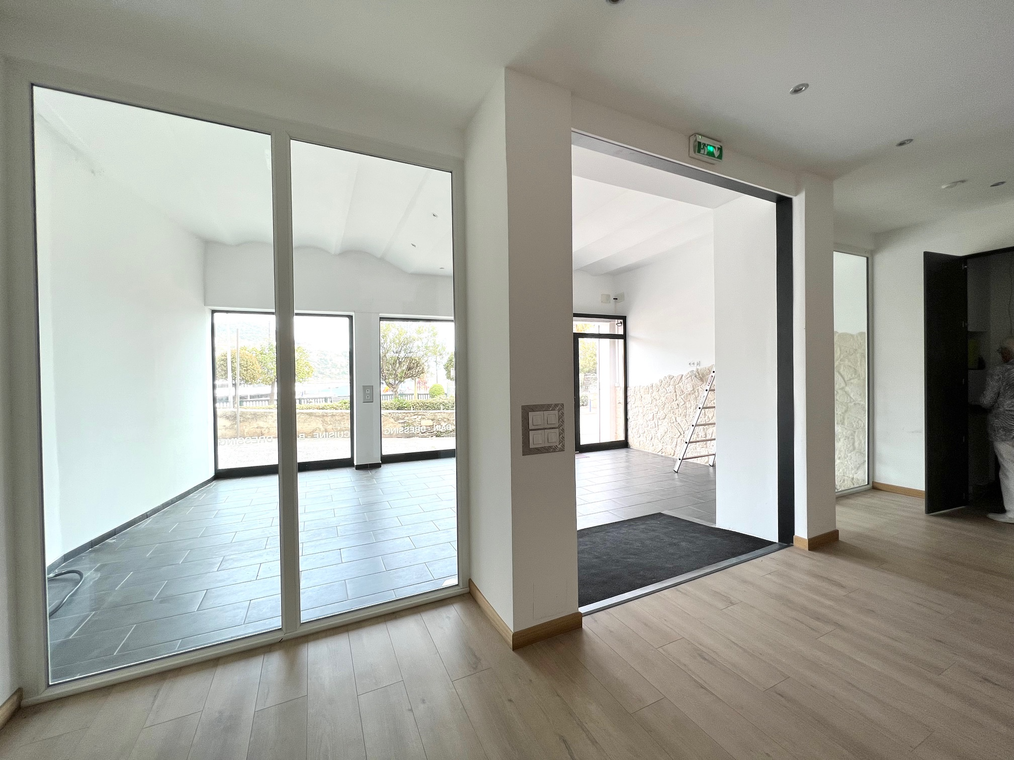 Agrandir la photo Local commercial à vendre - 122.0 m2 - 06 - Alpes-Maritimes