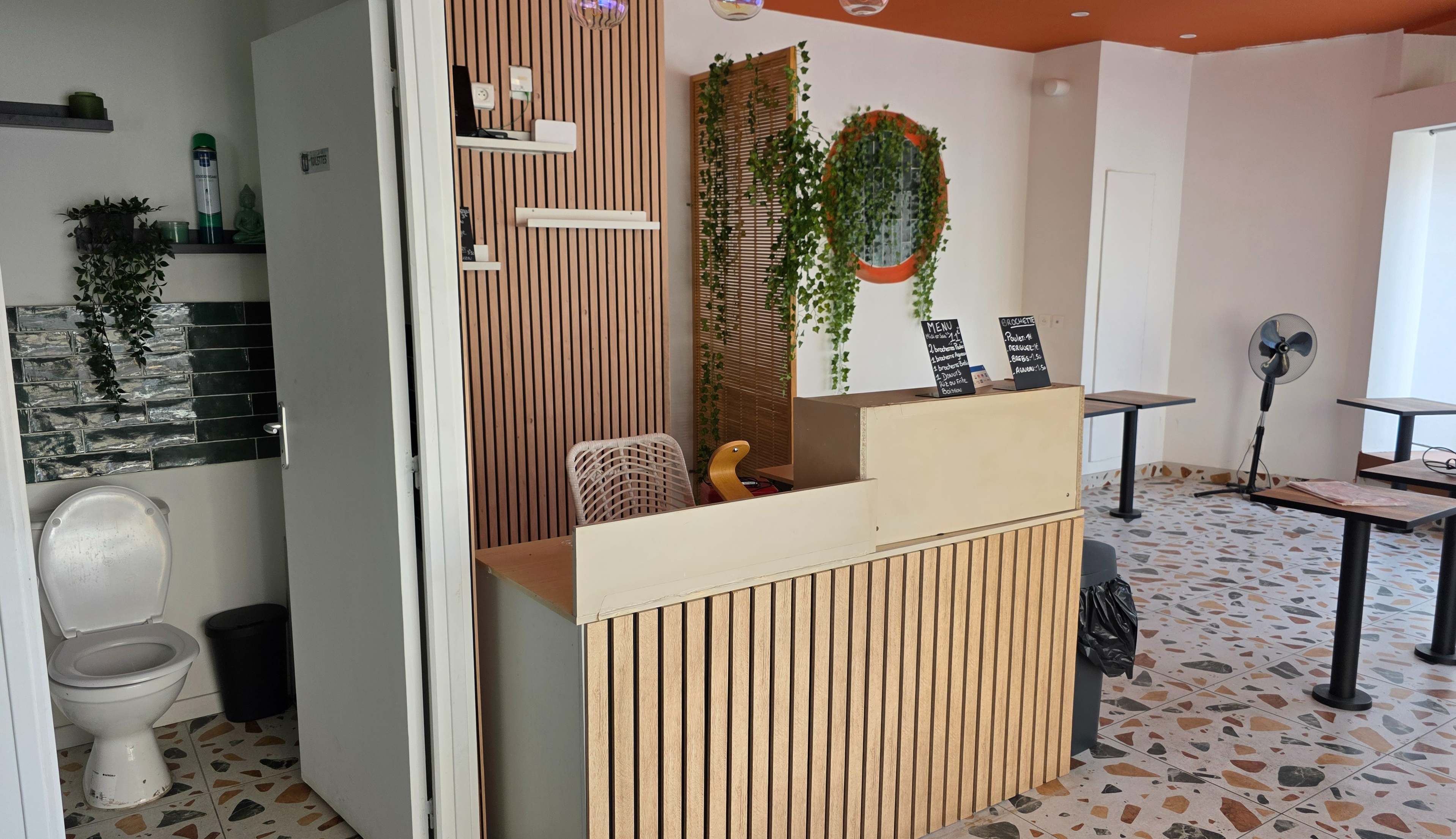 Local commercial à louer - 102.0 m2 - 06 - Alpes-Maritimes
