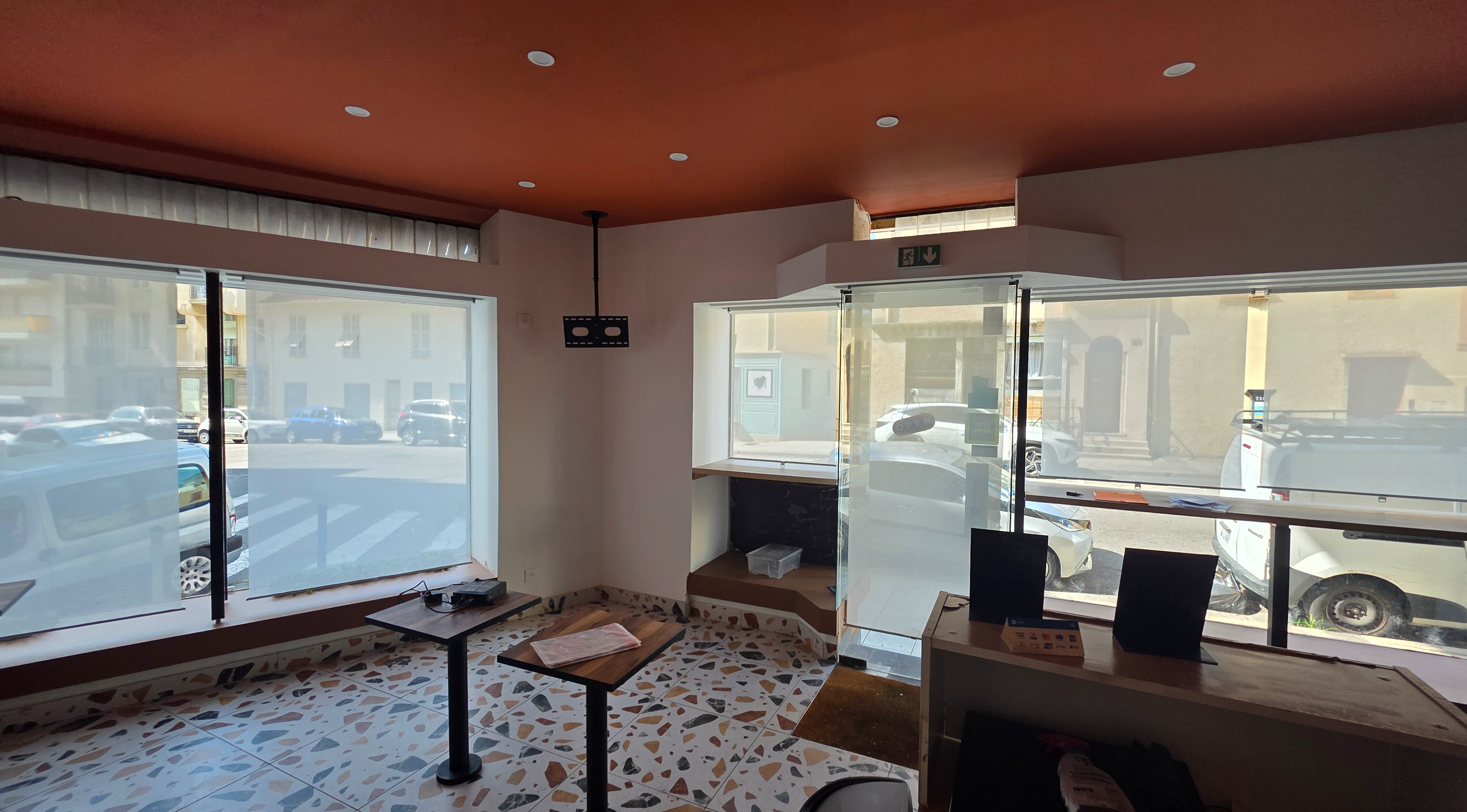 Local commercial à louer - 102.0 m2 - 06 - Alpes-Maritimes