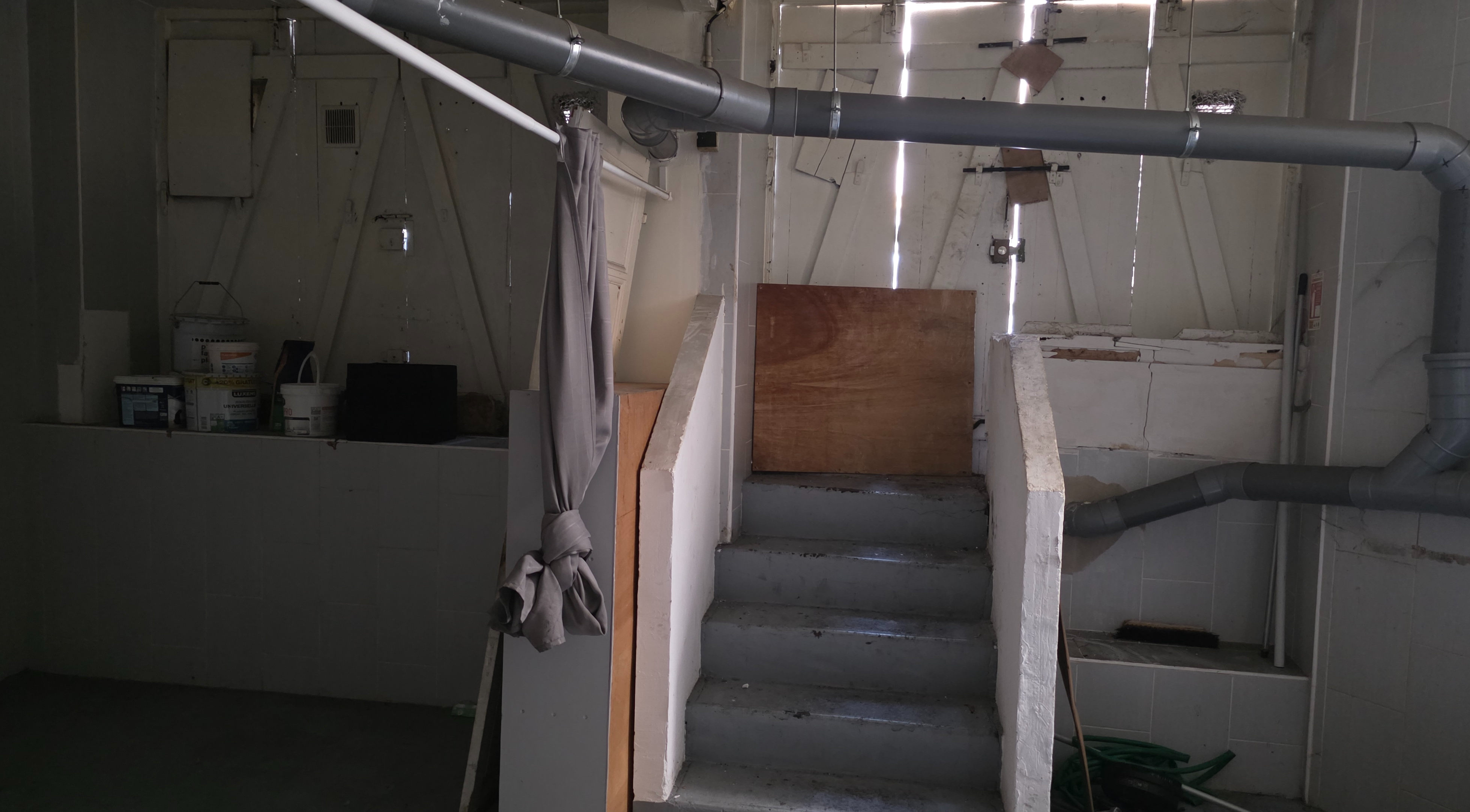 Local commercial à louer - 102.0 m2 - 06 - Alpes-Maritimes