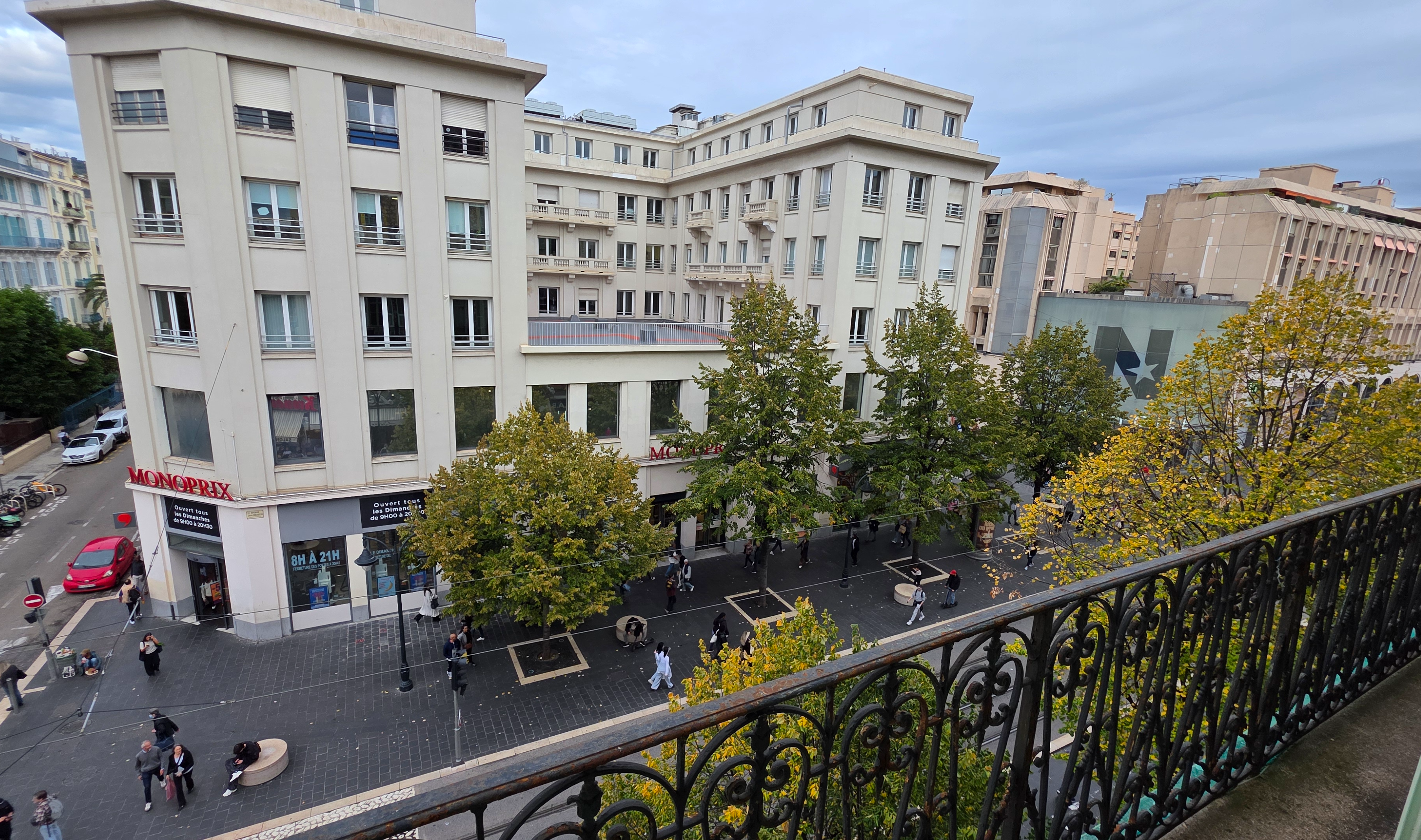 Bureaux à louer - 122.0 m2 - 06 - Alpes-Maritimes