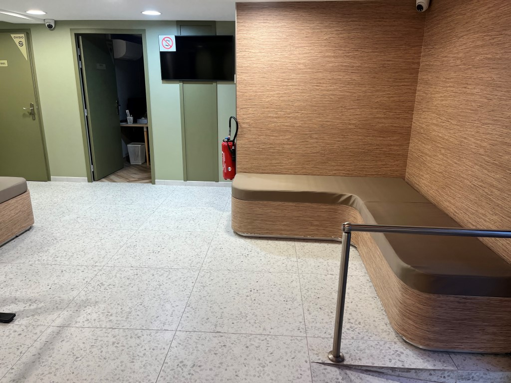 Local commercial à louer - 300.0 m2 - 34 - Herault