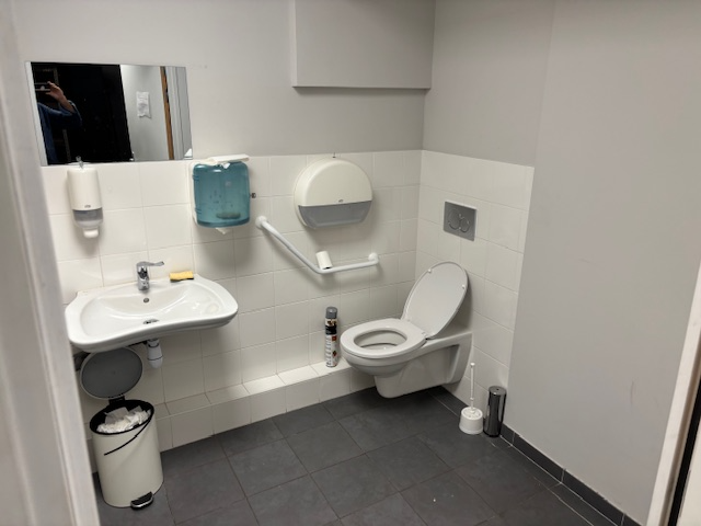 Local commercial à louer - 202.0 m2 - 06 - Alpes-Maritimes