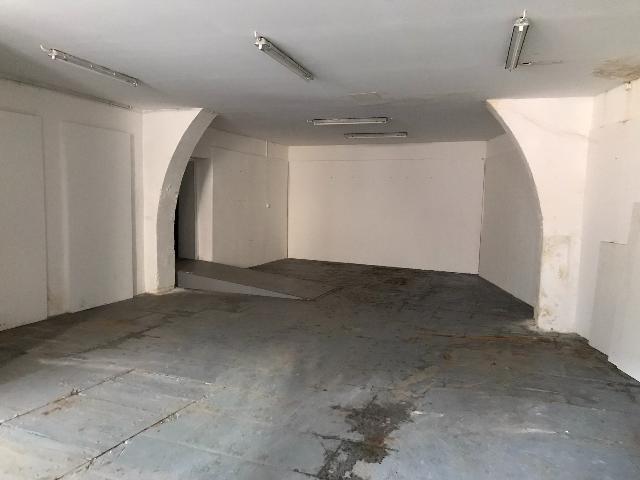 Local d'activité à louer - 135.95 m2 - 30 - Gard