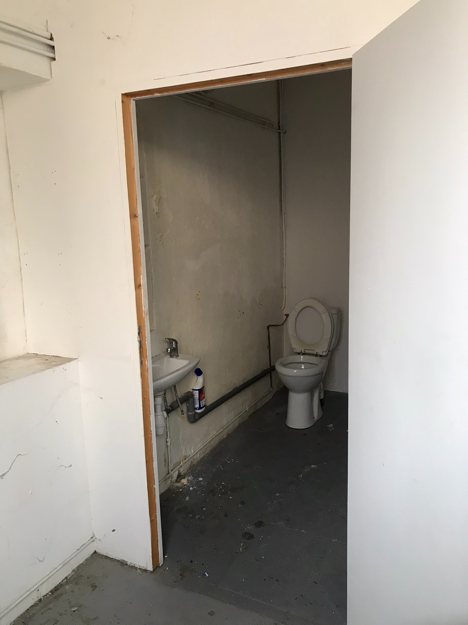 Local d'activité à louer - 135.95 m2 - 30 - Gard