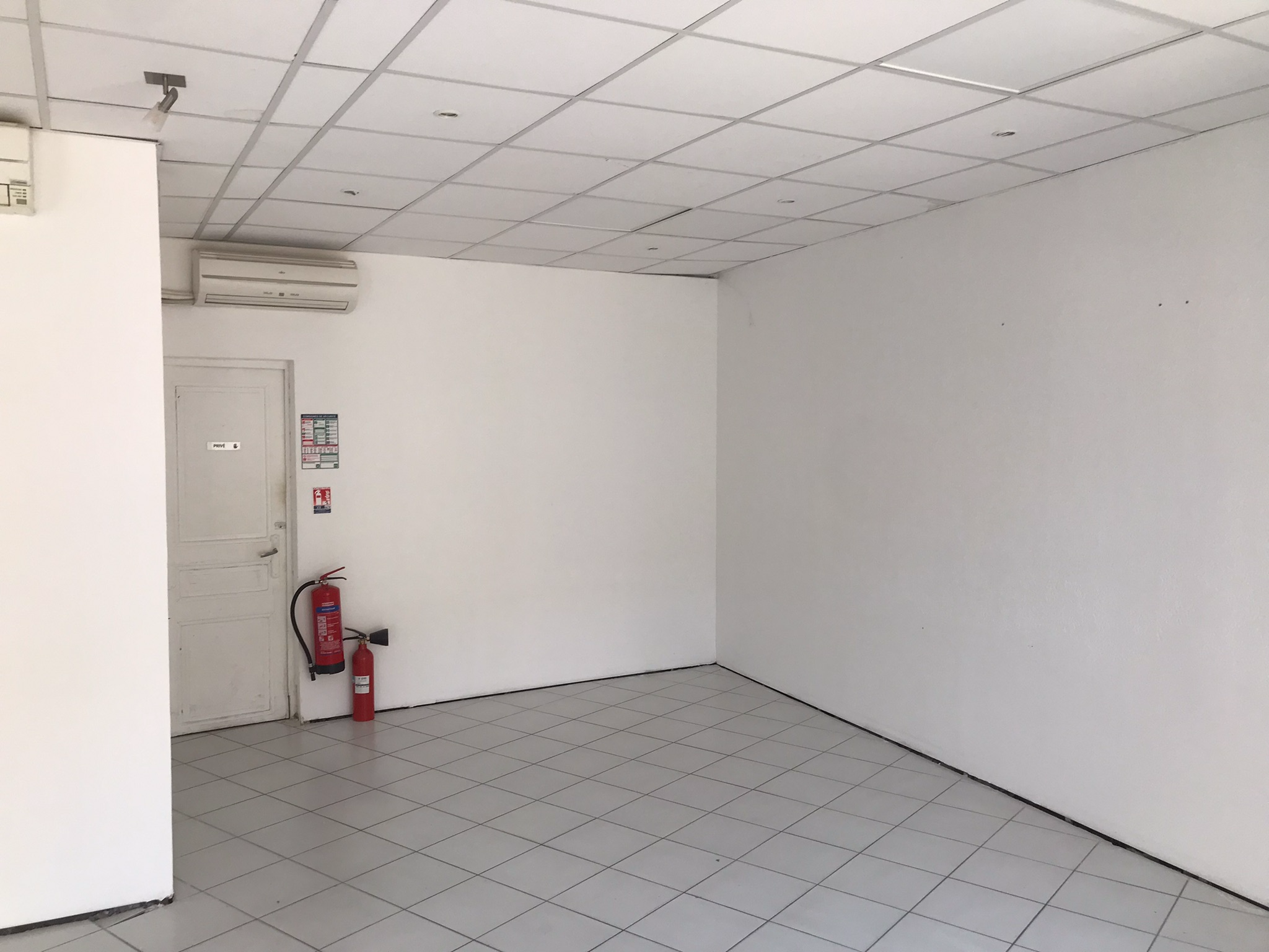 Local commercial à louer - 73.0 m2 - 30 - Gard